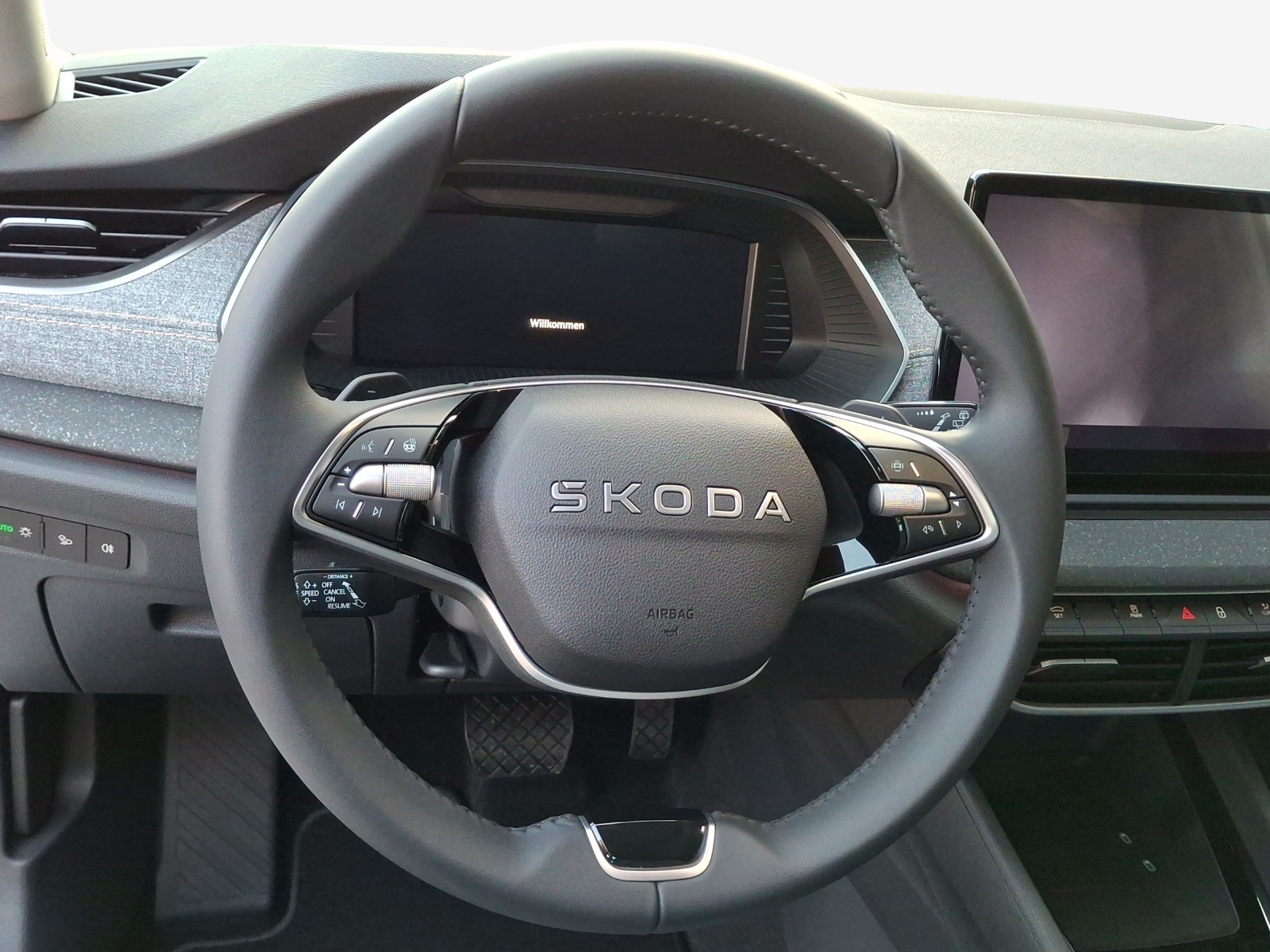 SKODA Octavia Combi 2.0 TDI DSG Selection-image-9