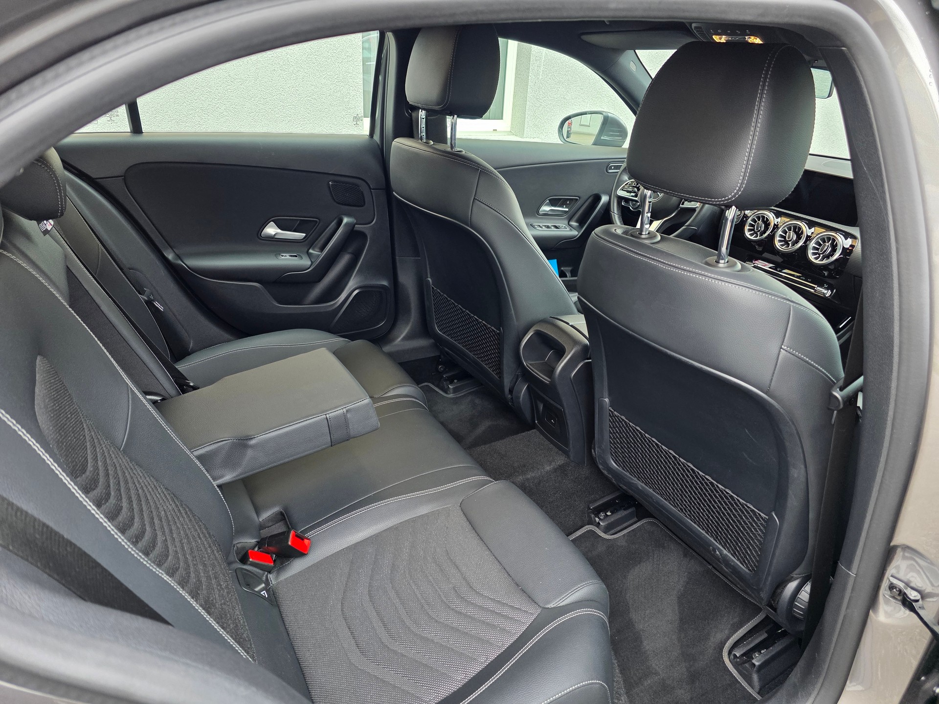 MERCEDES-BENZ A 180 Style 7G-DCT-image-13