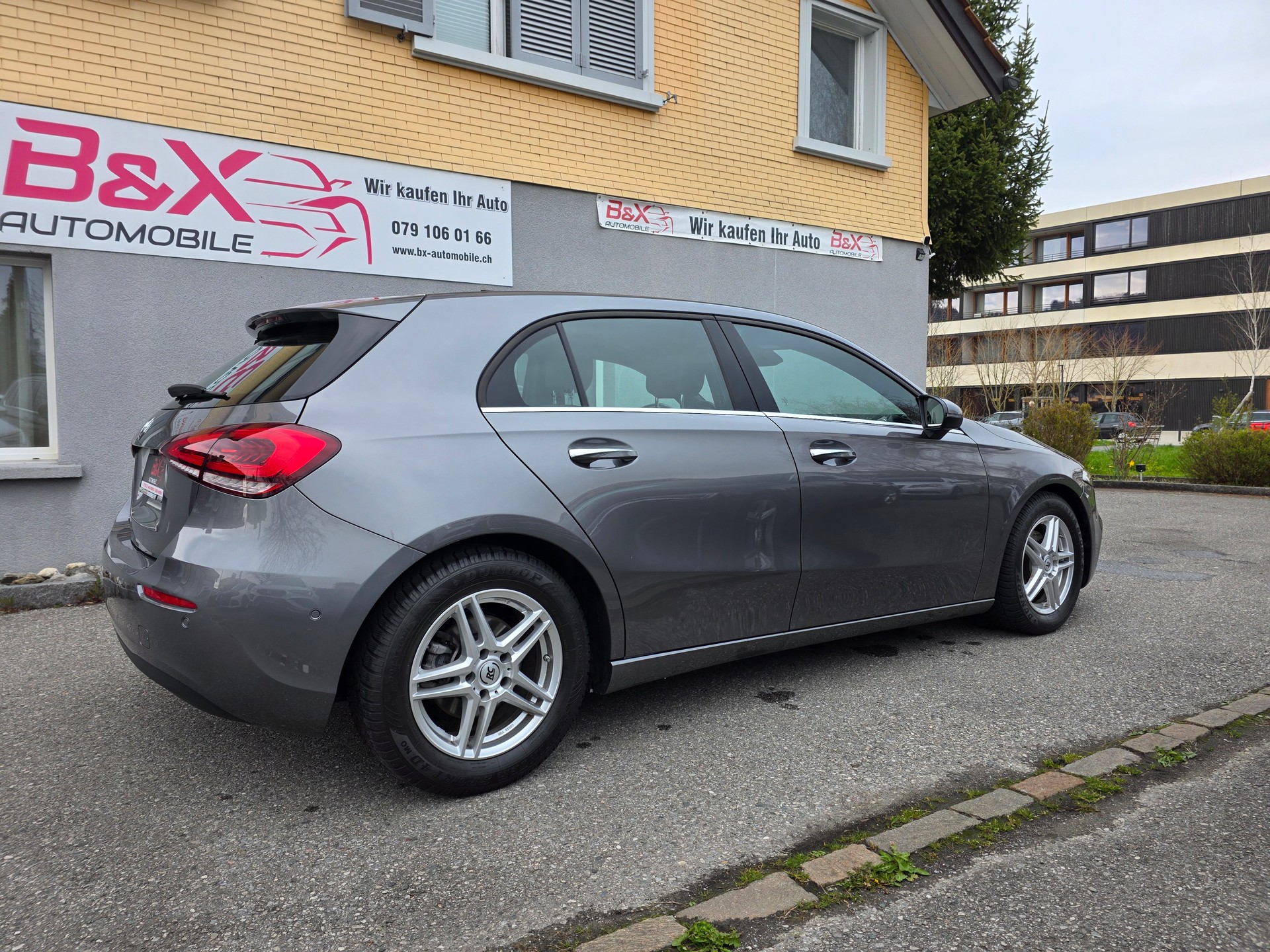 MERCEDES-BENZ A 180 Style 7G-DCT-image-4
