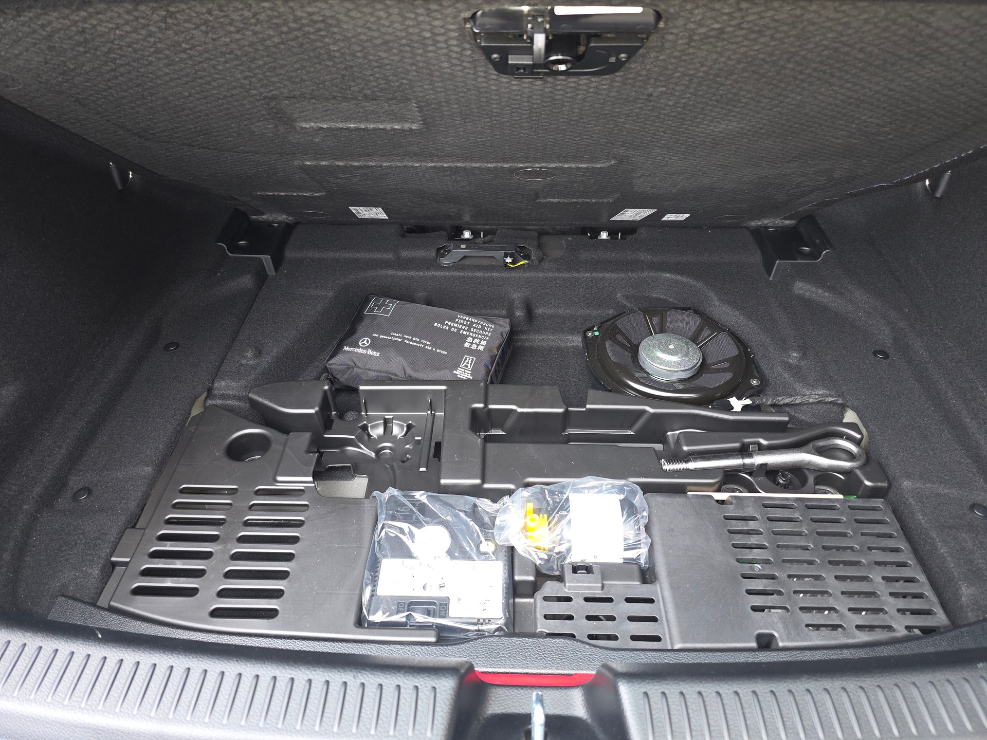 MERCEDES-BENZ A 180 Style 7G-DCT-image-14