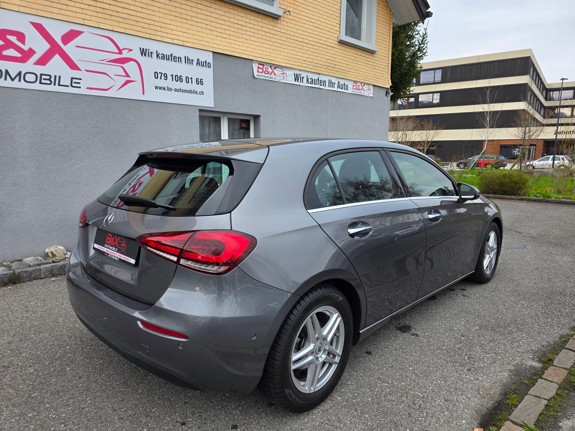 MERCEDES-BENZ A 180 Style 7G-DCT-image-5