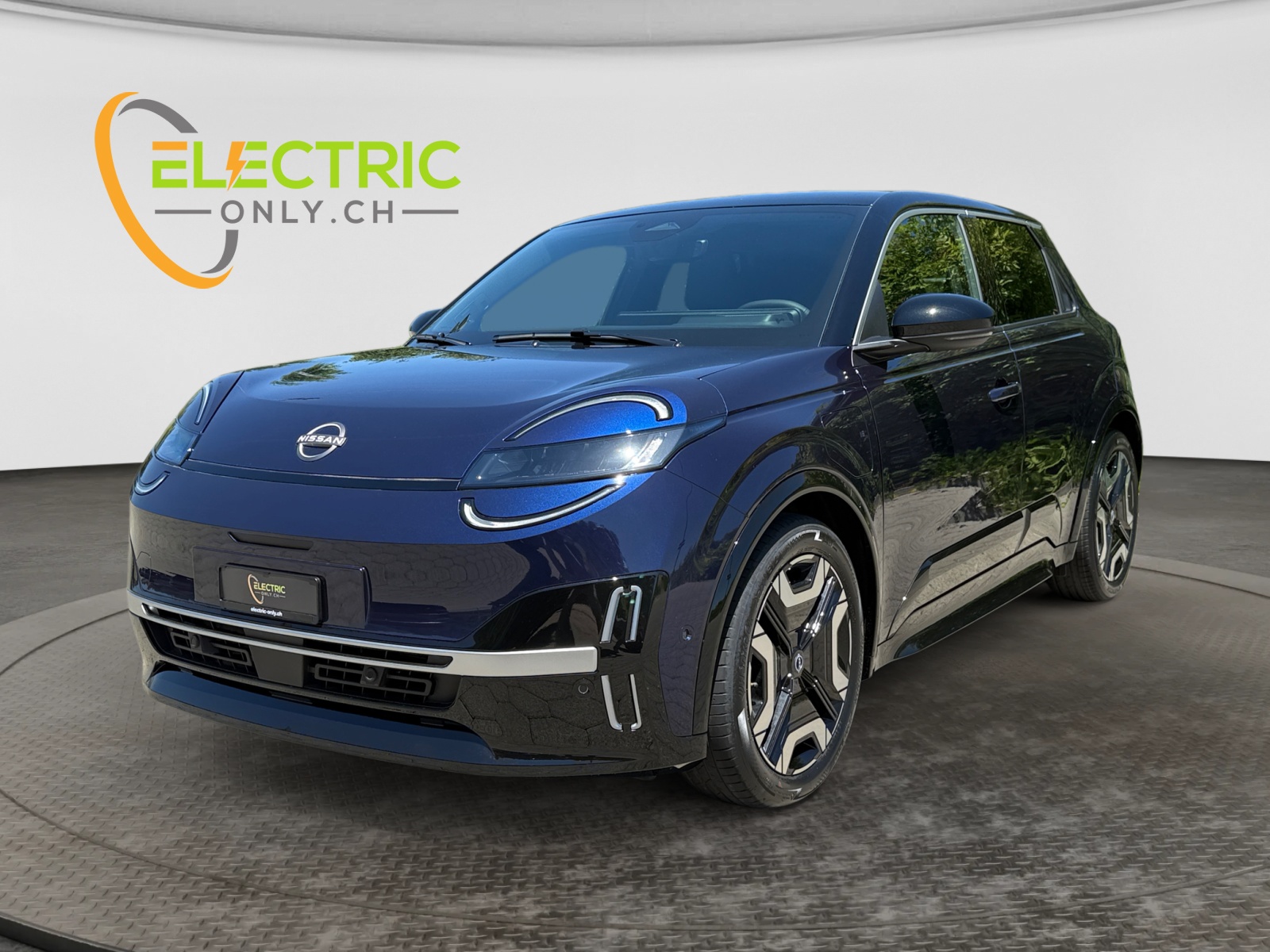 NISSAN Micra 52kWh Evolve, blau mit schwarzem Dach-image-0