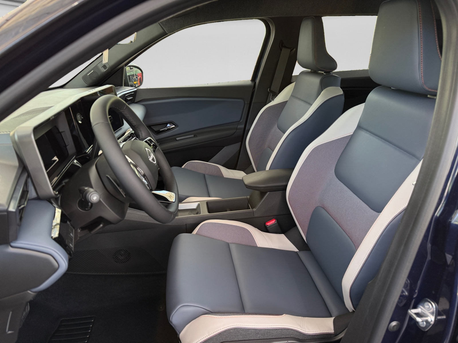 NISSAN Micra 52kWh Evolve, blau mit schwarzem Dach-image-9