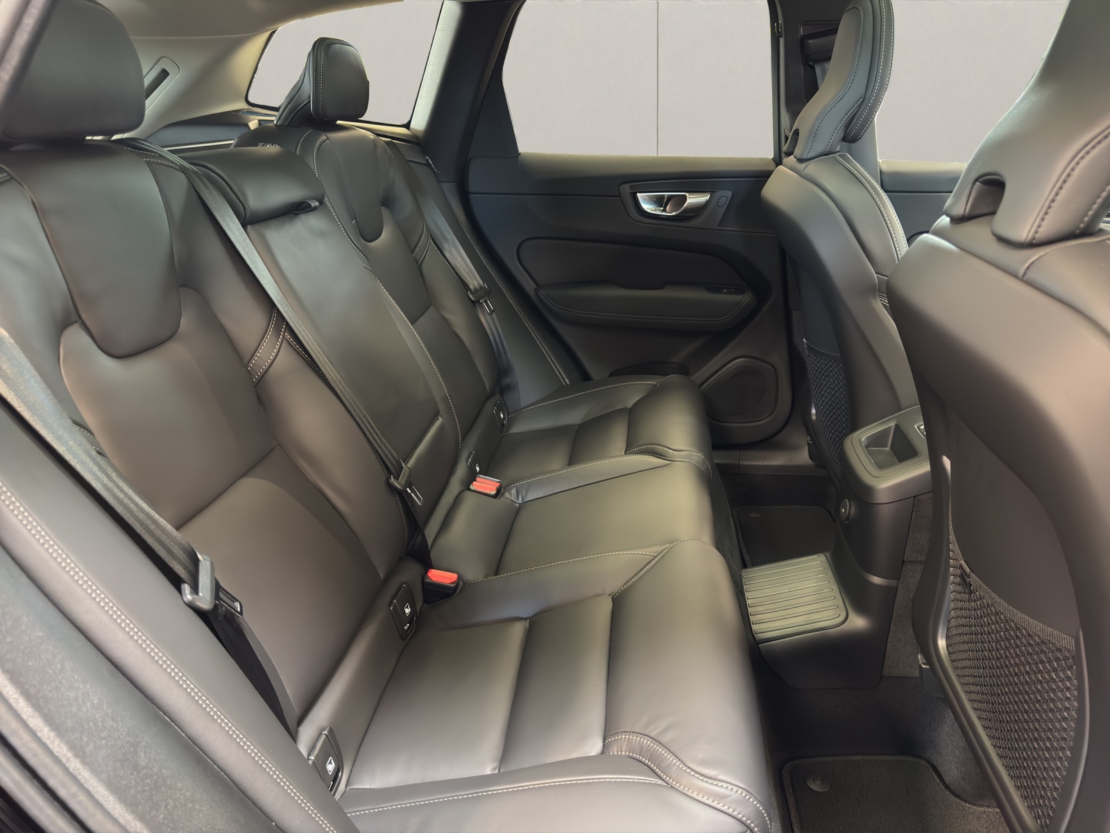 VOLVO XC60 2.0 T8 TE Ultra Dark eAWD-image-9