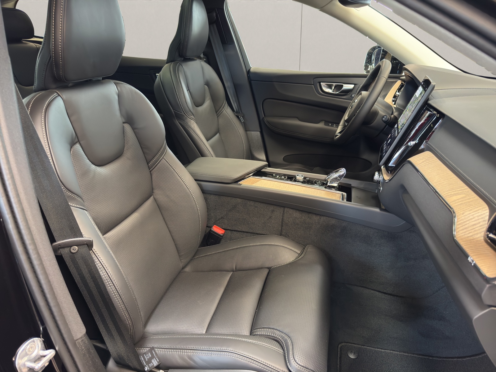 VOLVO XC60 2.0 T8 TE Ultra Dark eAWD-image-10