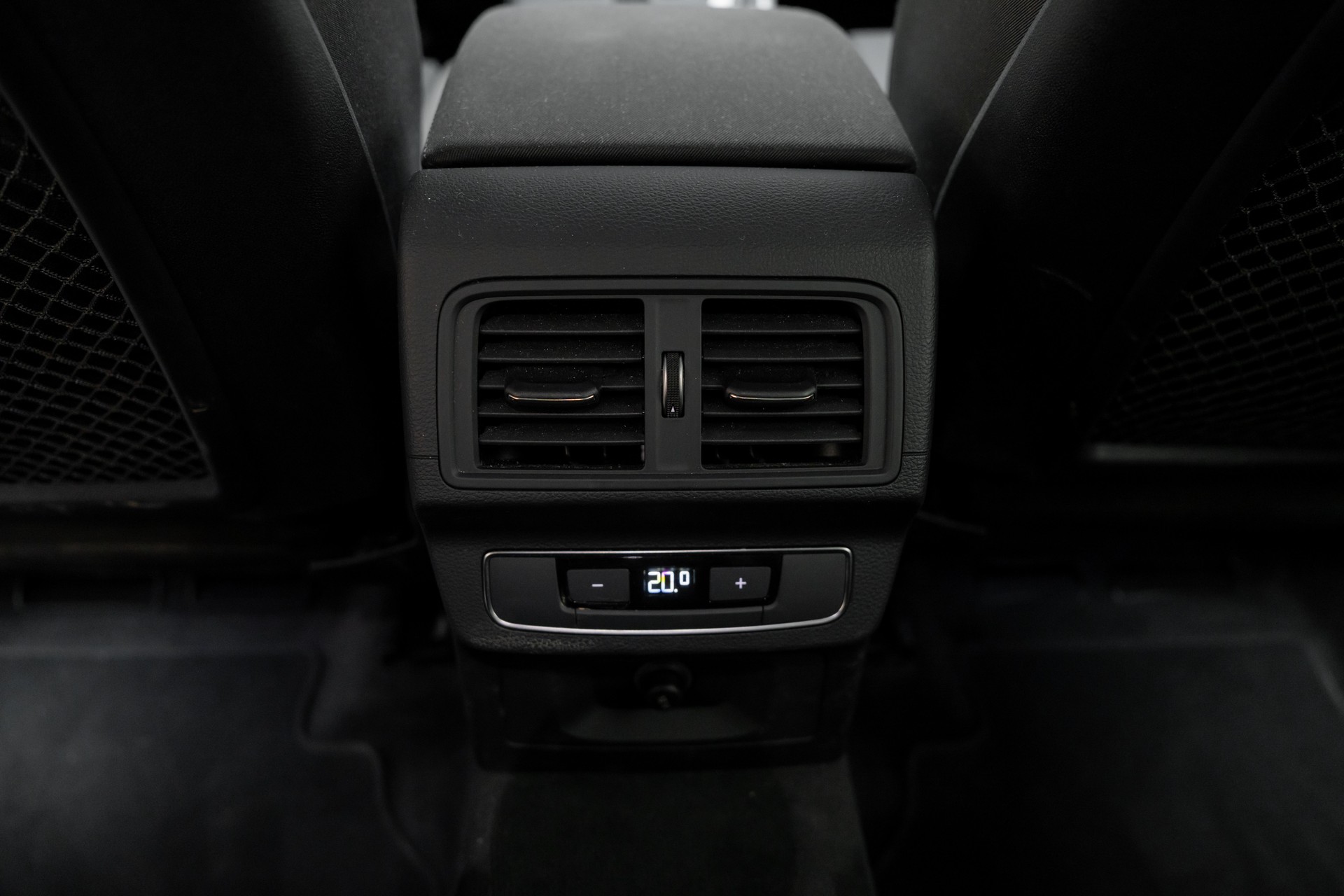 AUDI Q5 55 TFSI e PHEV S line quattro S-tronic-image-8