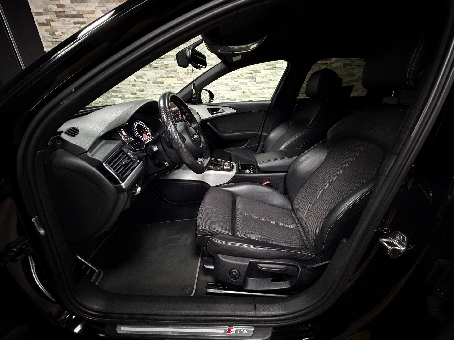 AUDI A6 Avant 3.0 TDI V6 quattro S-tronic-image-12