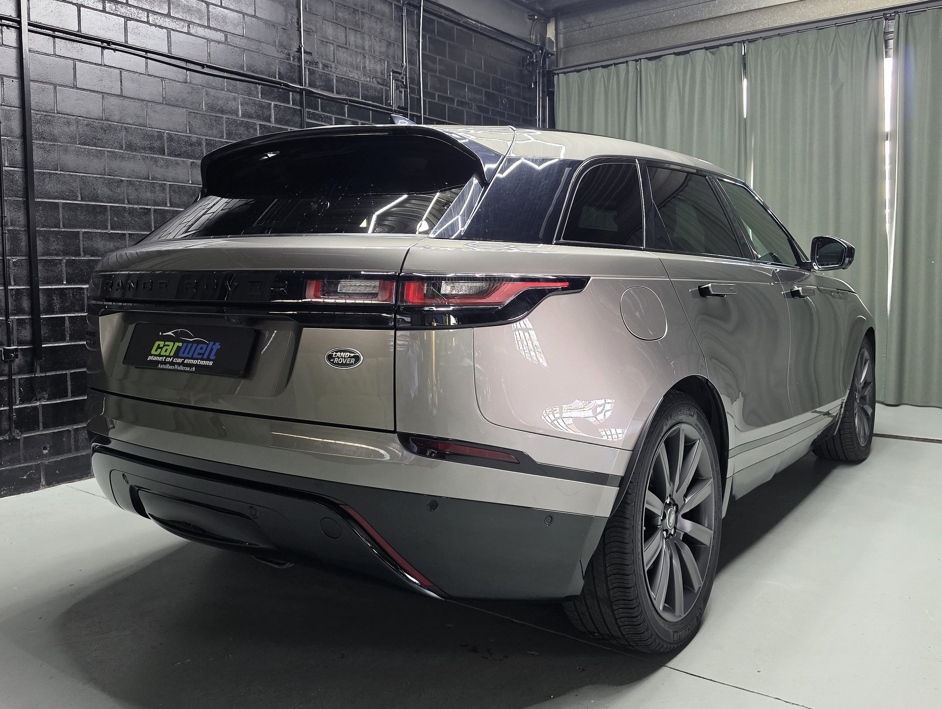 LAND ROVER Range Rover Velar 2.0 D 240 R-Dynamic SE-image-2