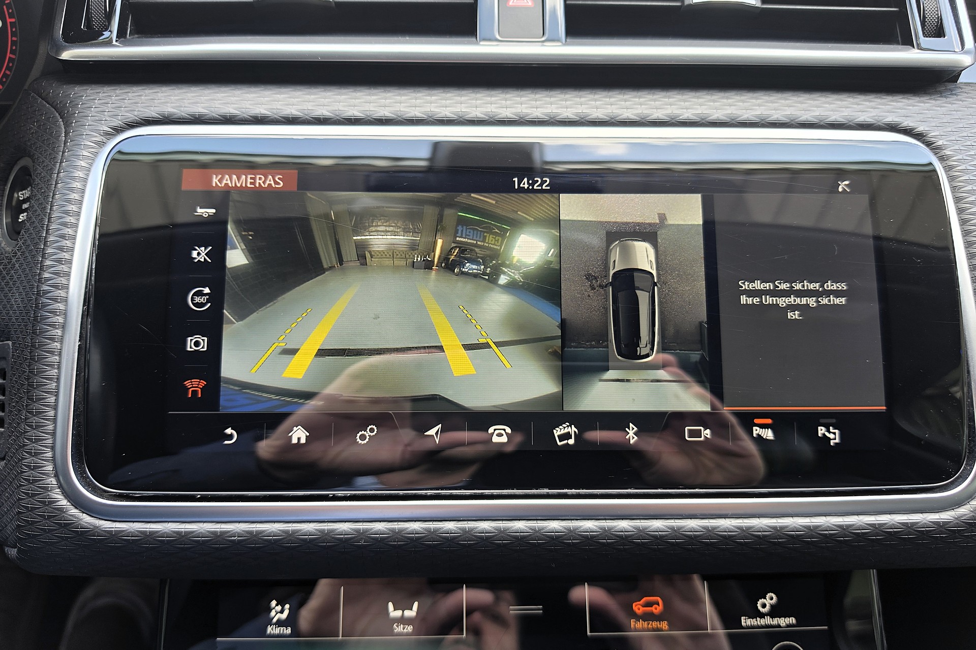 LAND ROVER Range Rover Velar 2.0 D 240 R-Dynamic SE-image-9