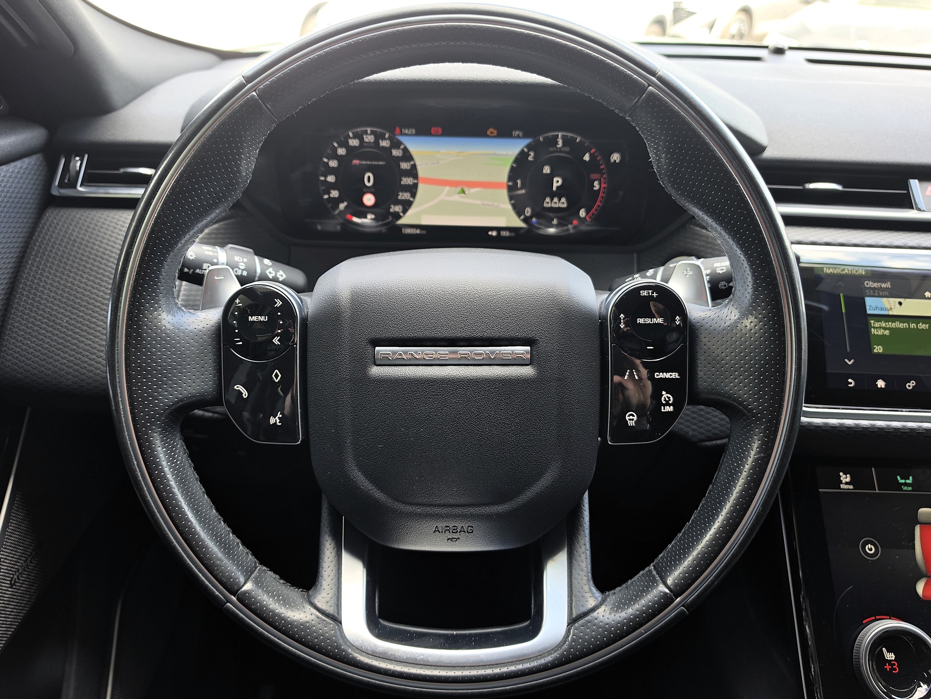 LAND ROVER Range Rover Velar 2.0 D 240 R-Dynamic SE-image-12