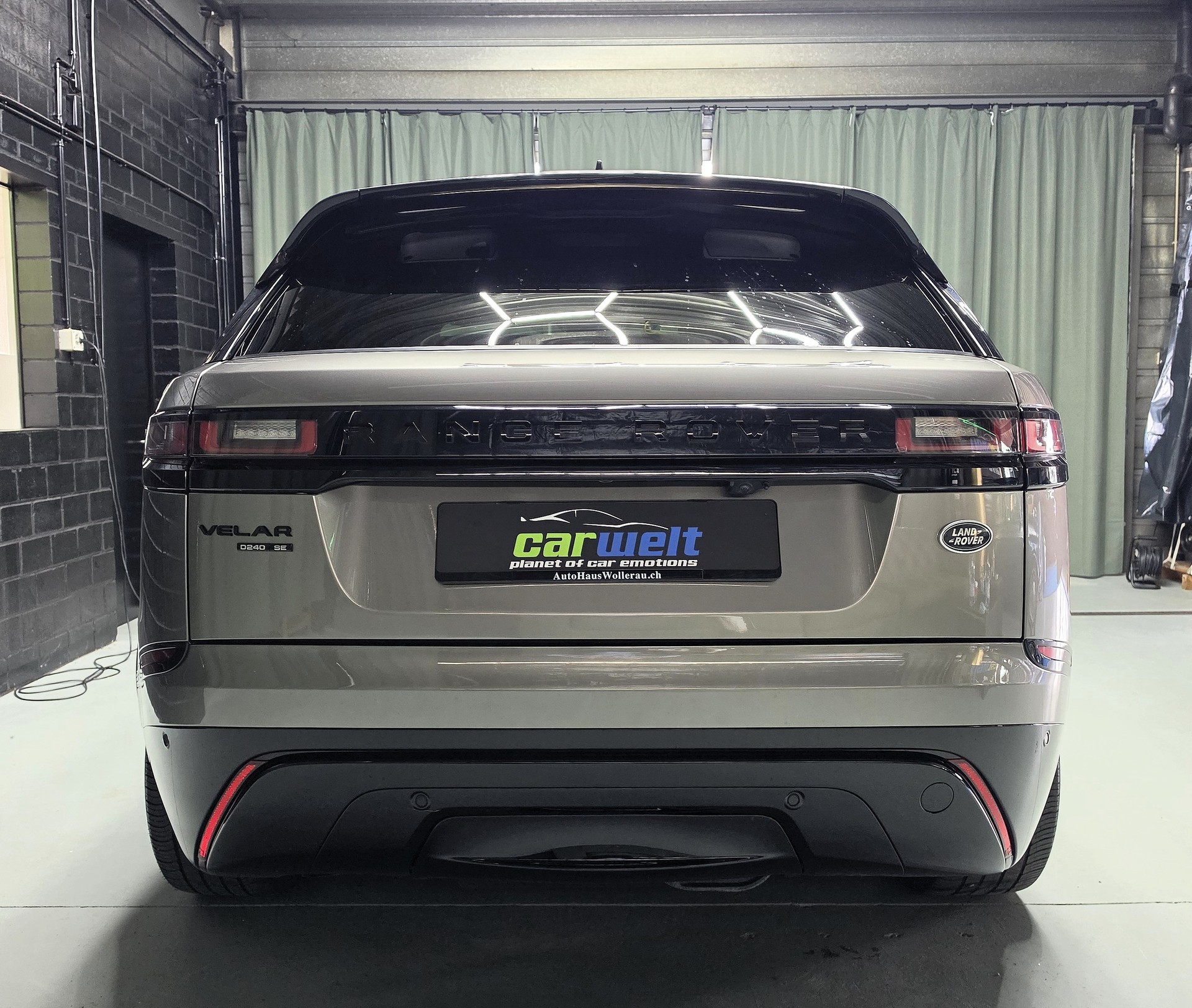 LAND ROVER Range Rover Velar 2.0 D 240 R-Dynamic SE-image-3