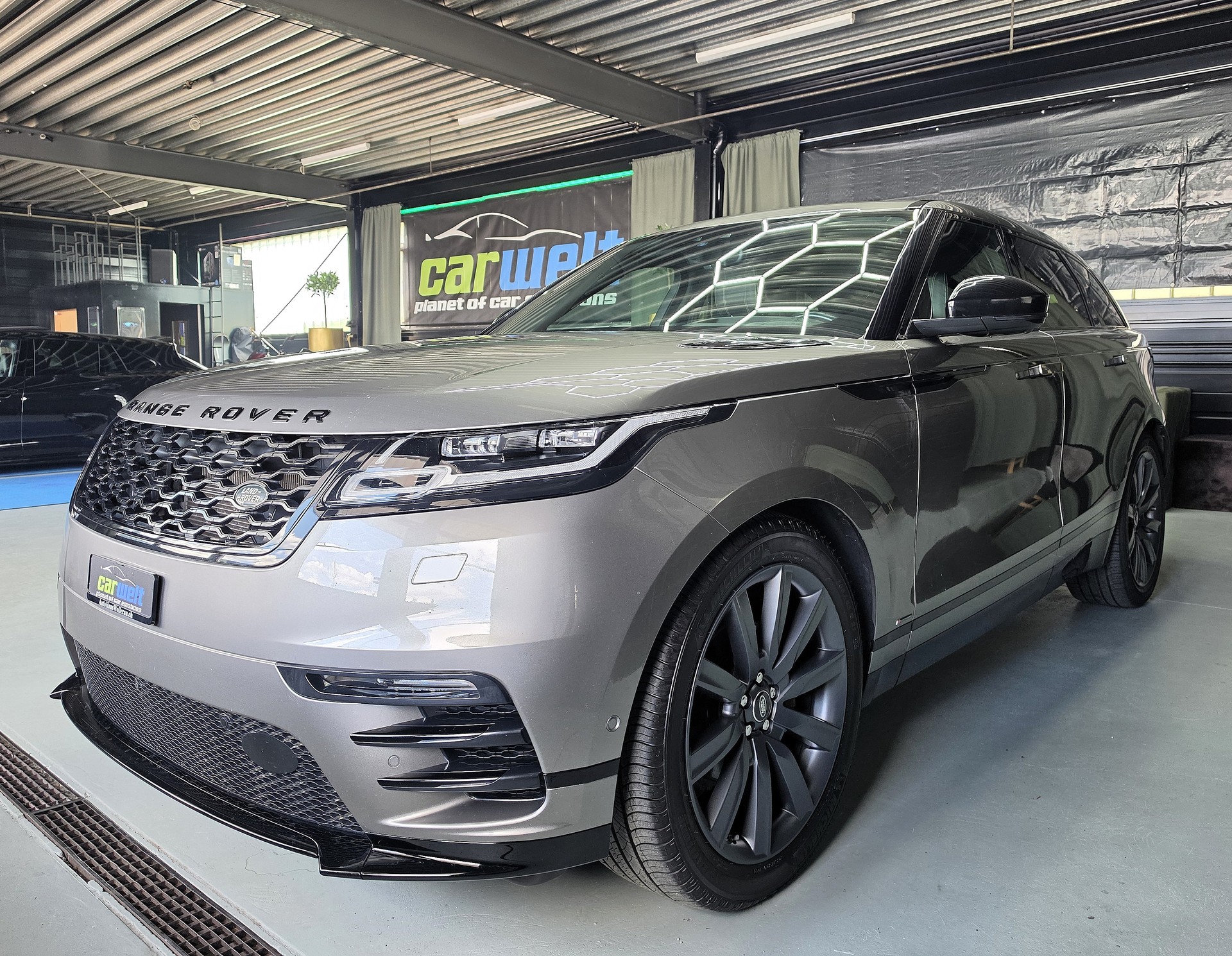LAND ROVER Range Rover Velar 2.0 D 240 R-Dynamic SE-image-6