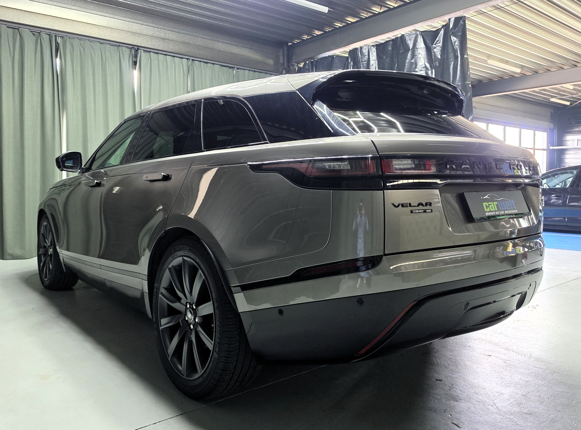 LAND ROVER Range Rover Velar 2.0 D 240 R-Dynamic SE-image-7