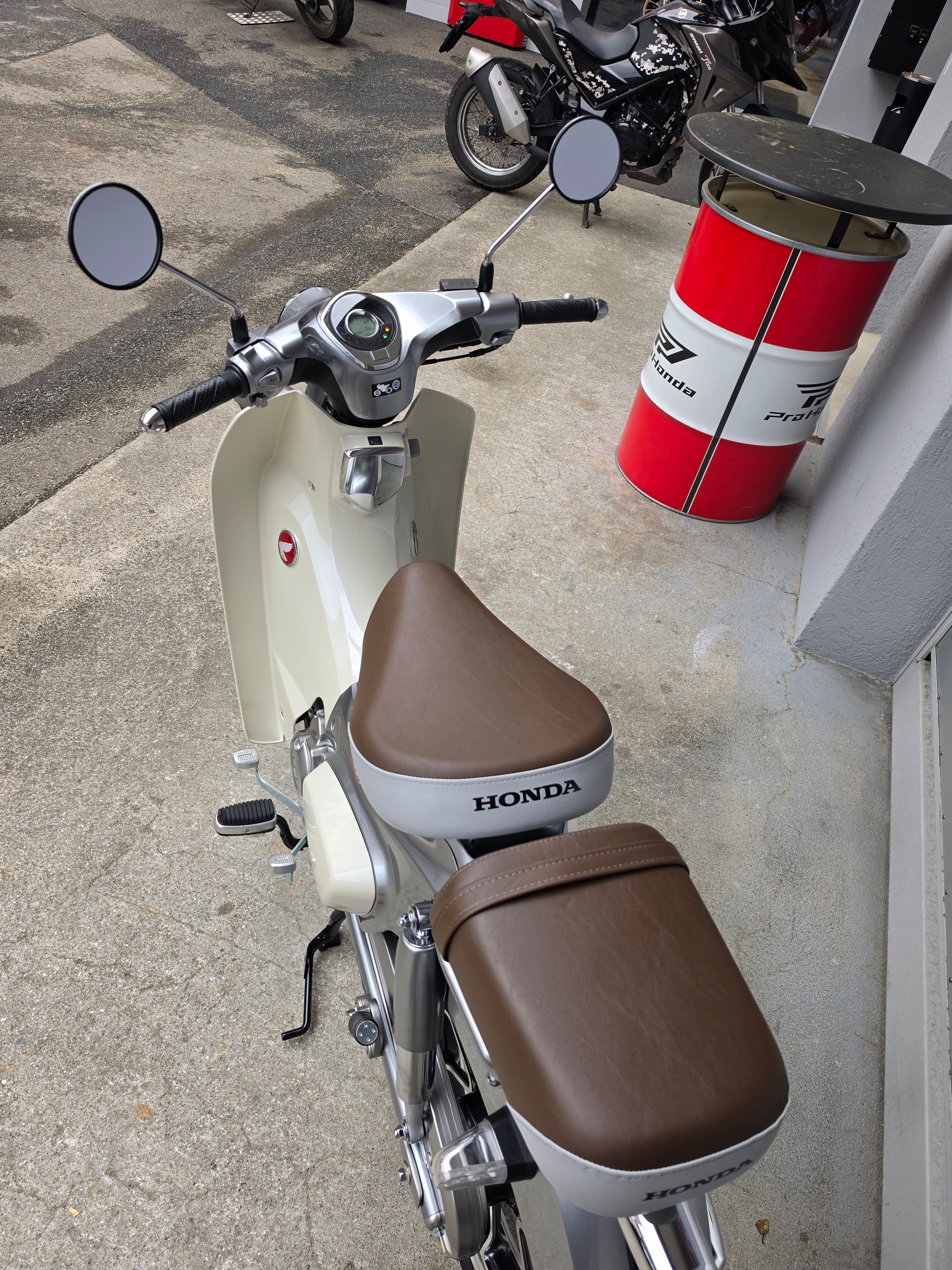 HONDA C 125 Super Cub-showroom-element-1