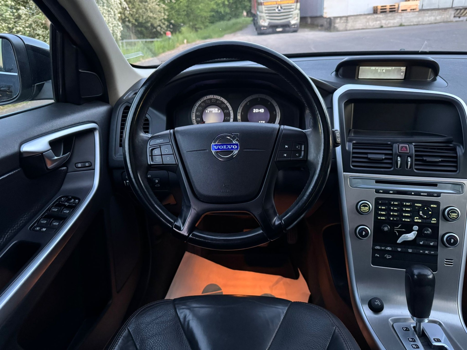 VOLVO XC60 D5 AWD Kinetic Geartronic-image-20