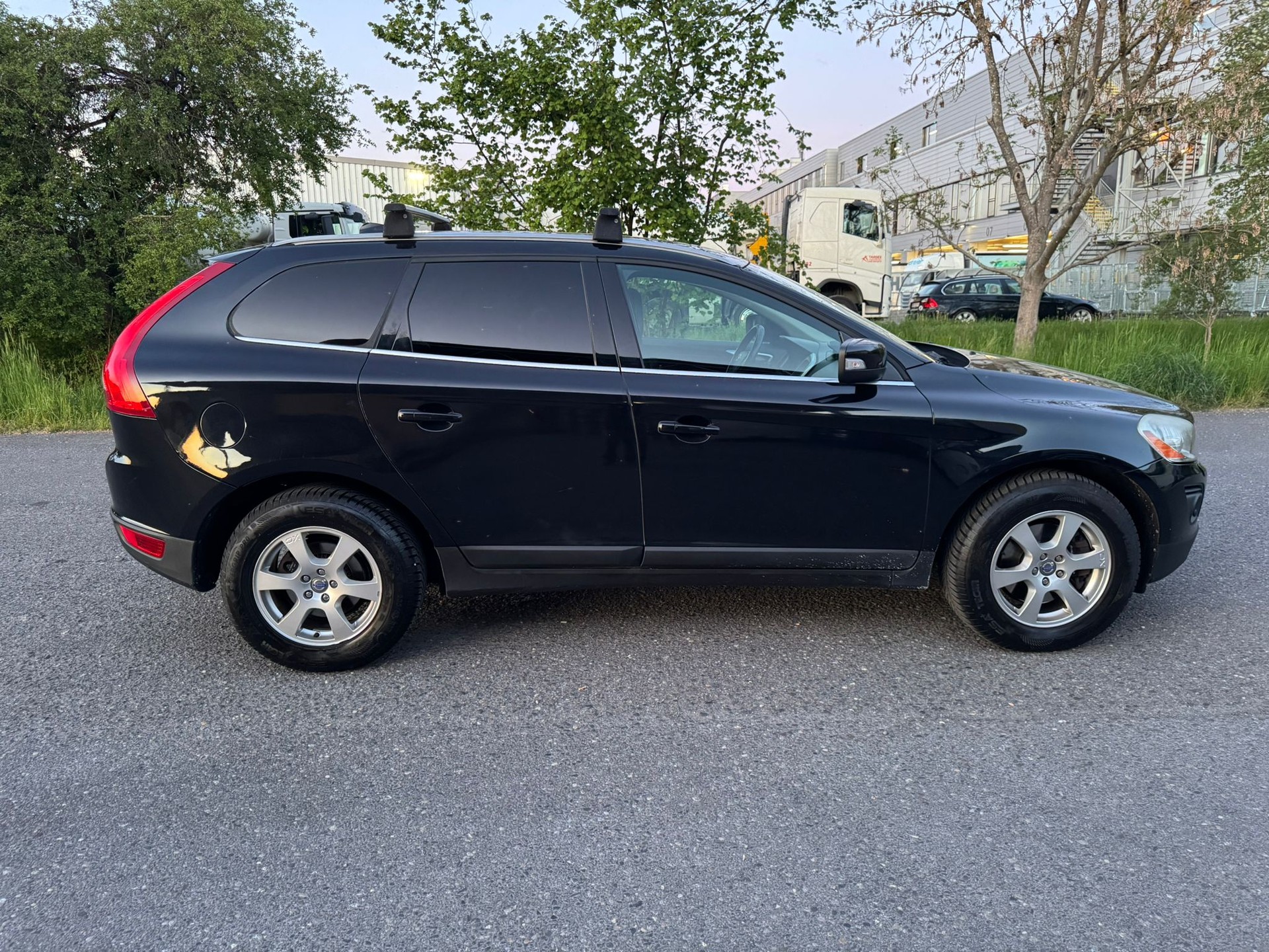 VOLVO XC60 D5 AWD Kinetic Geartronic-image-11