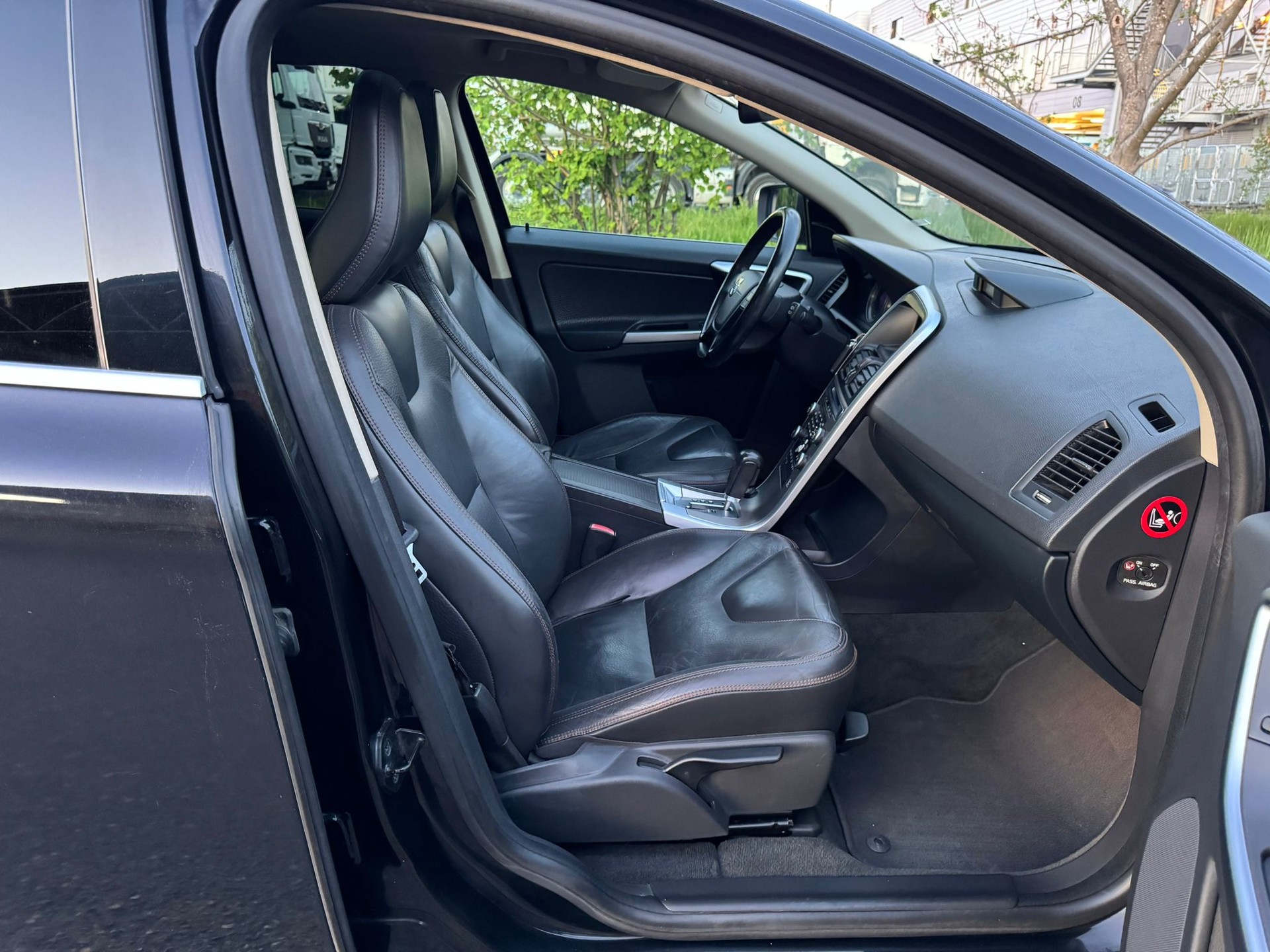 VOLVO XC60 D5 AWD Kinetic Geartronic-image-9