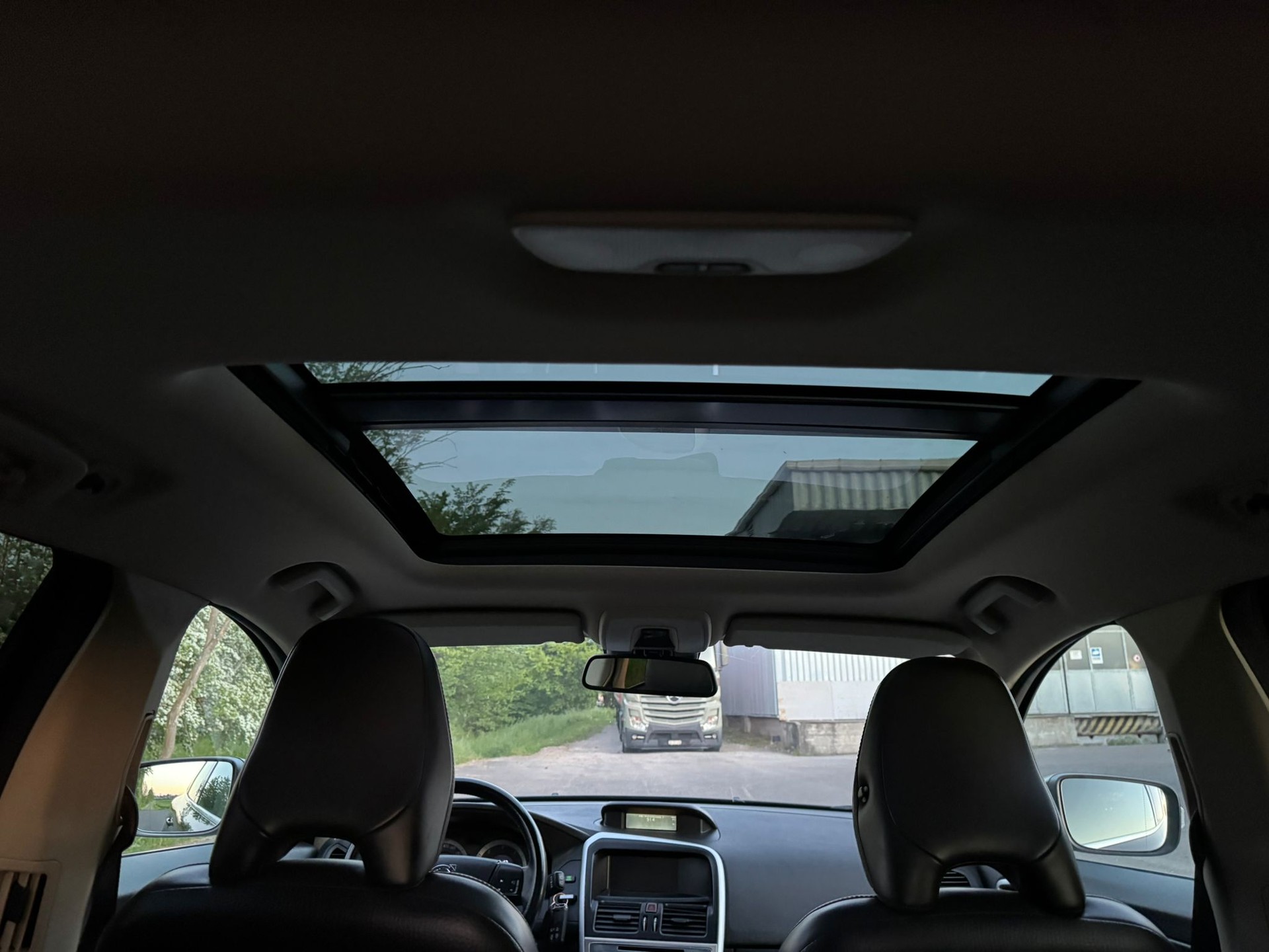 VOLVO XC60 D5 AWD Kinetic Geartronic-image-8