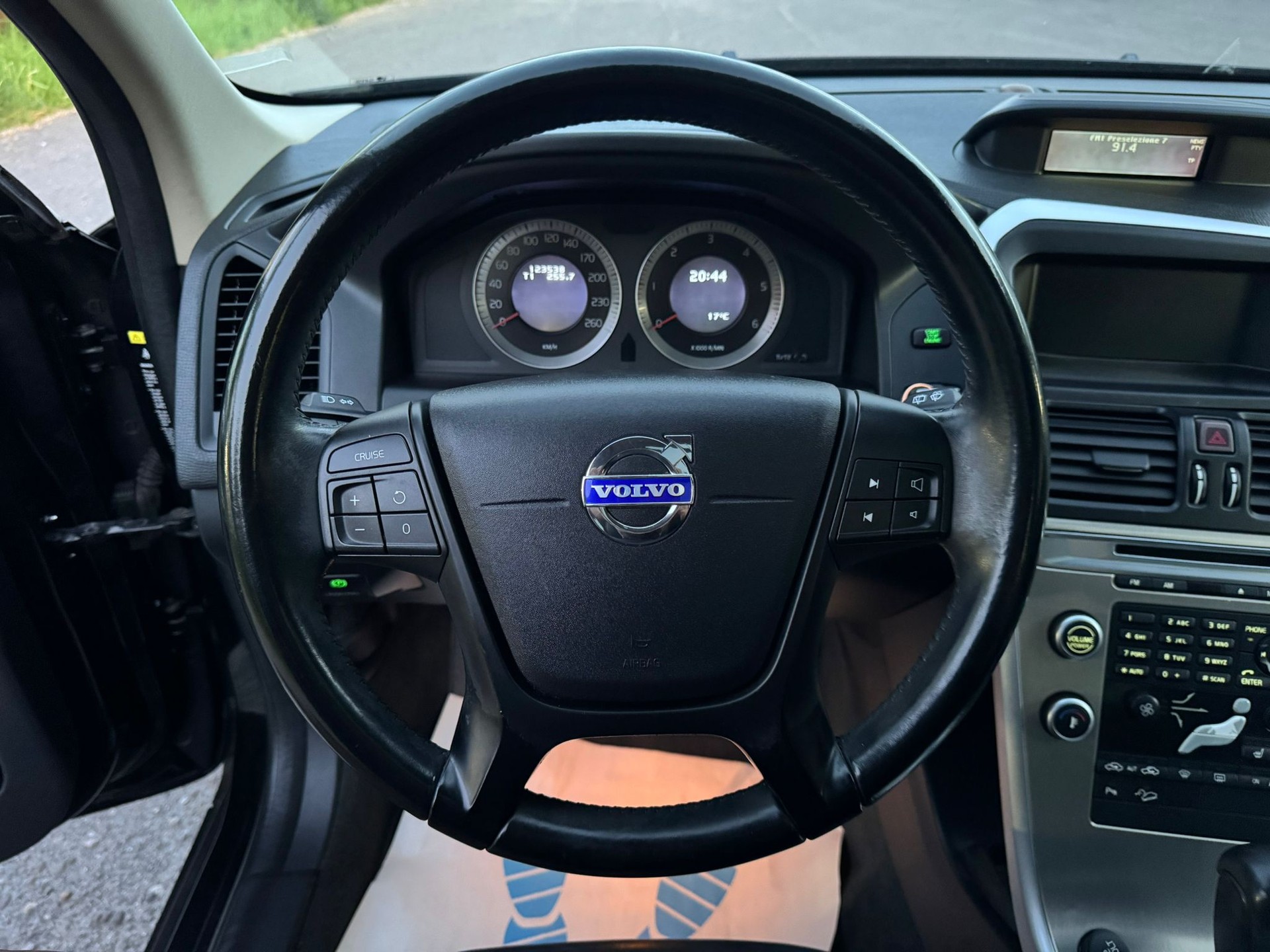VOLVO XC60 D5 AWD Kinetic Geartronic-image-22