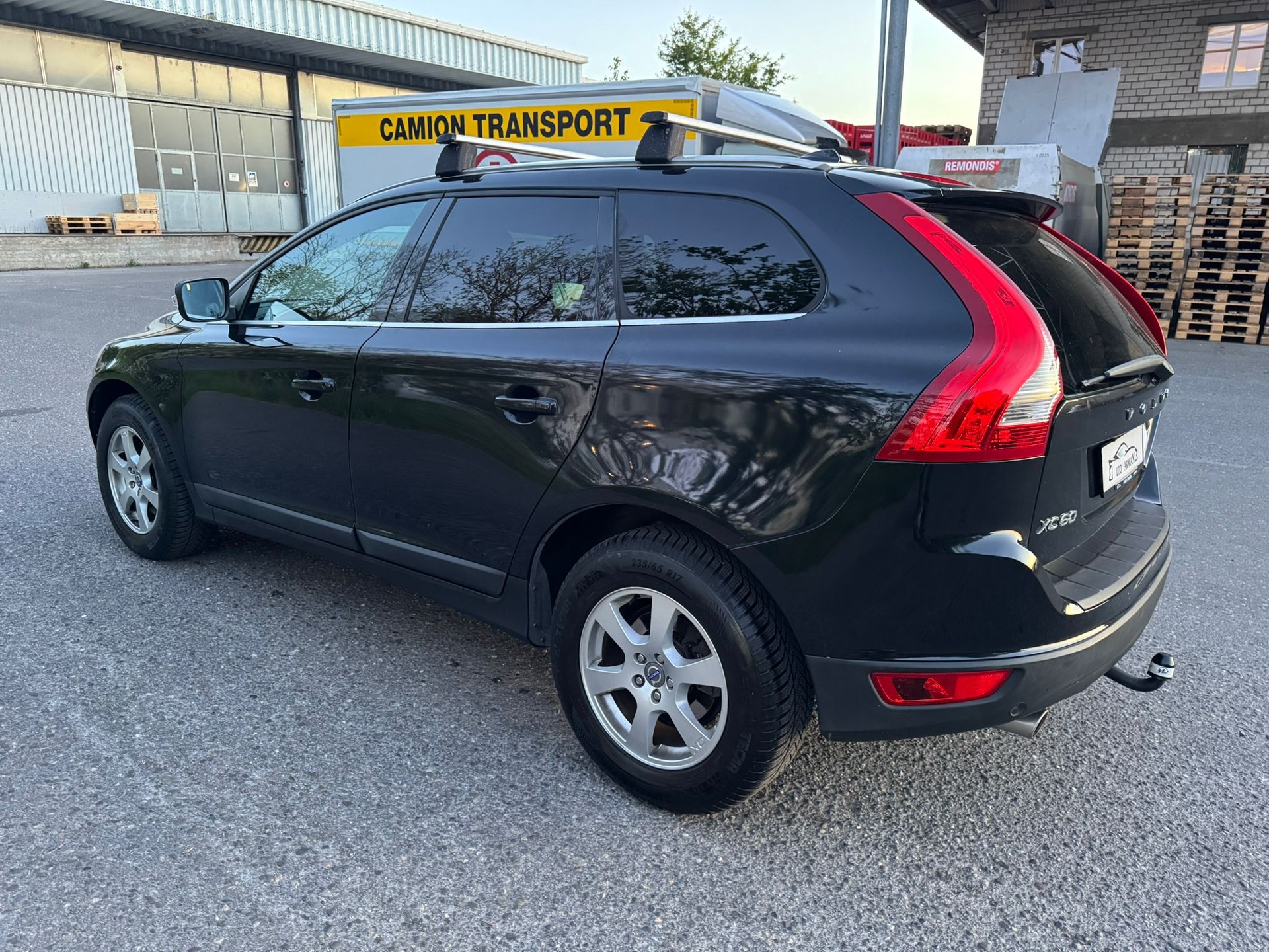 VOLVO XC60 D5 AWD Kinetic Geartronic-image-2