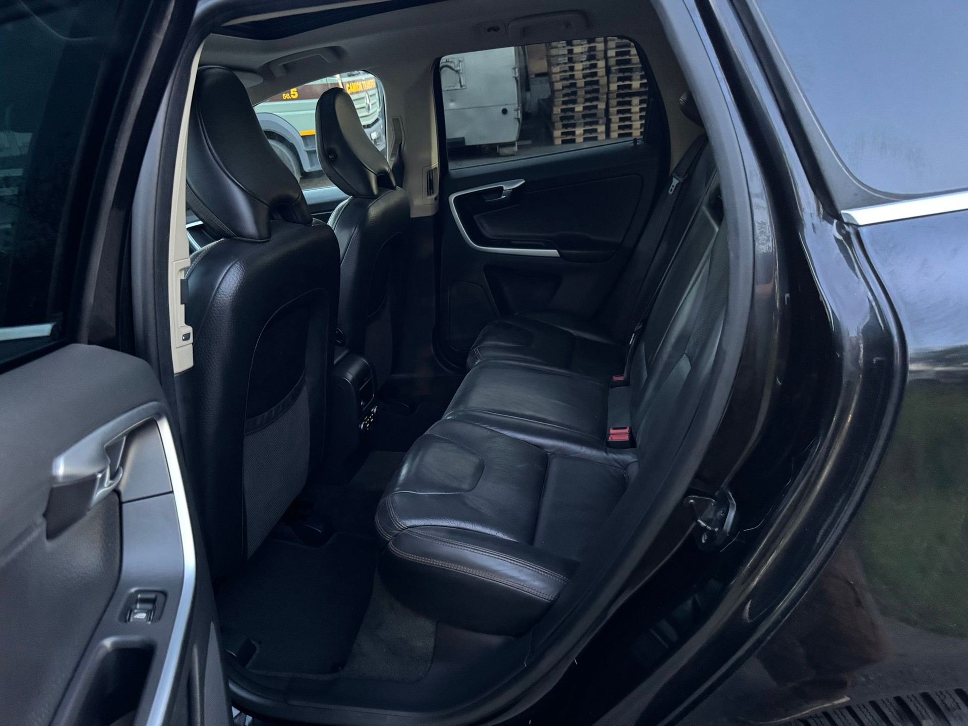 VOLVO XC60 D5 AWD Kinetic Geartronic-image-19