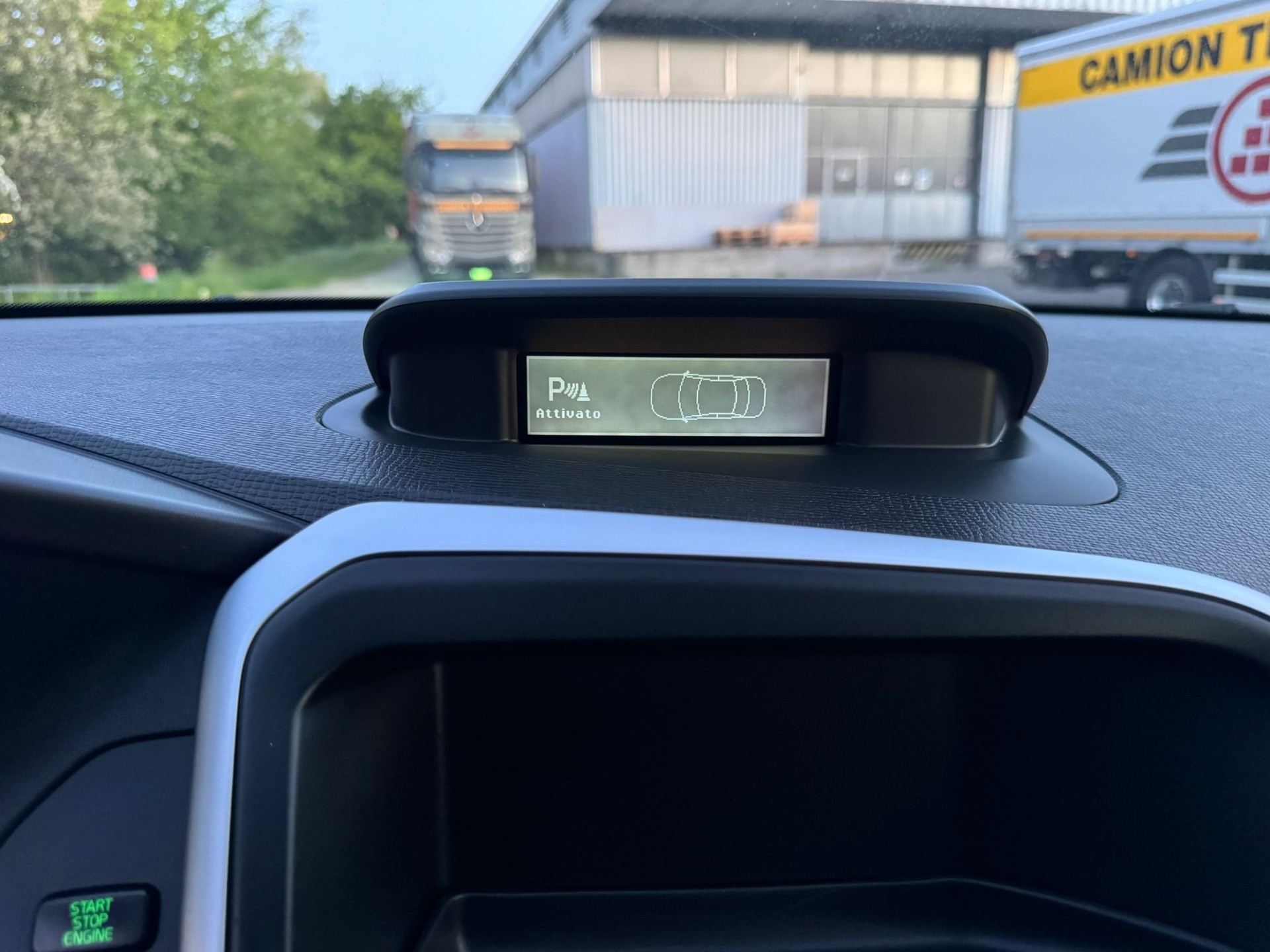 VOLVO XC60 D5 AWD Kinetic Geartronic-image-16