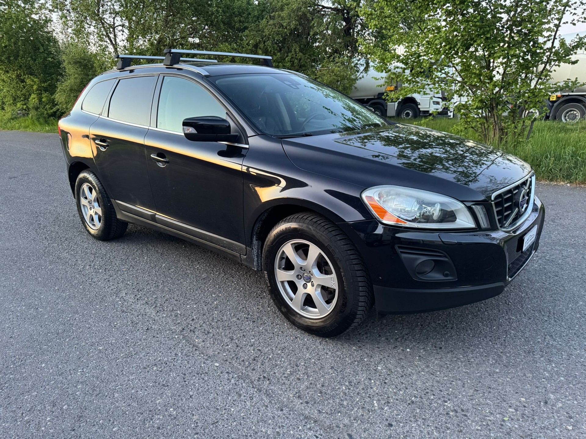 VOLVO XC60 D5 AWD Kinetic Geartronic-image-1