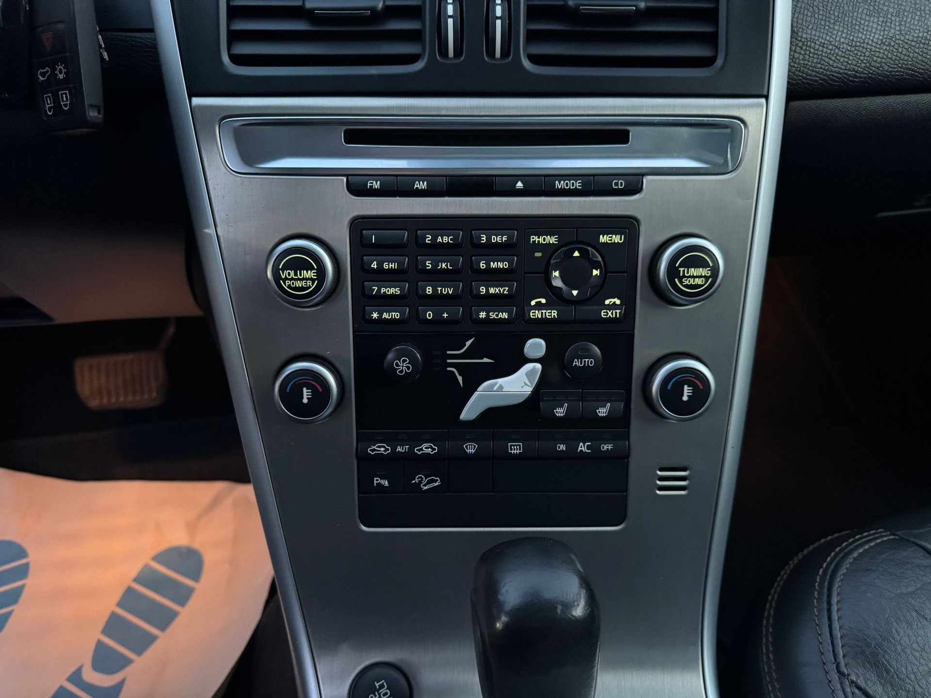 VOLVO XC60 D5 AWD Kinetic Geartronic-image-14