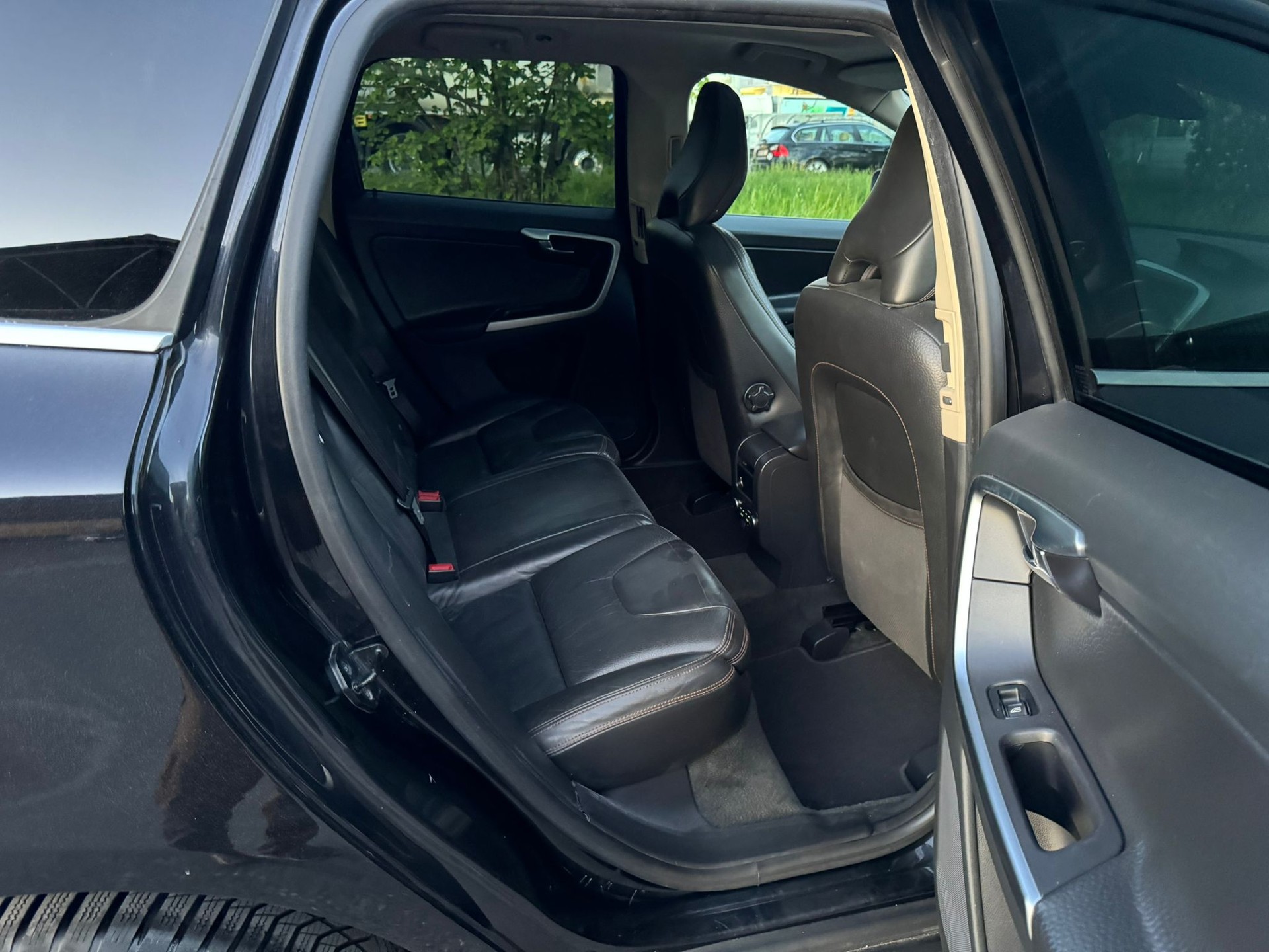VOLVO XC60 D5 AWD Kinetic Geartronic-image-12