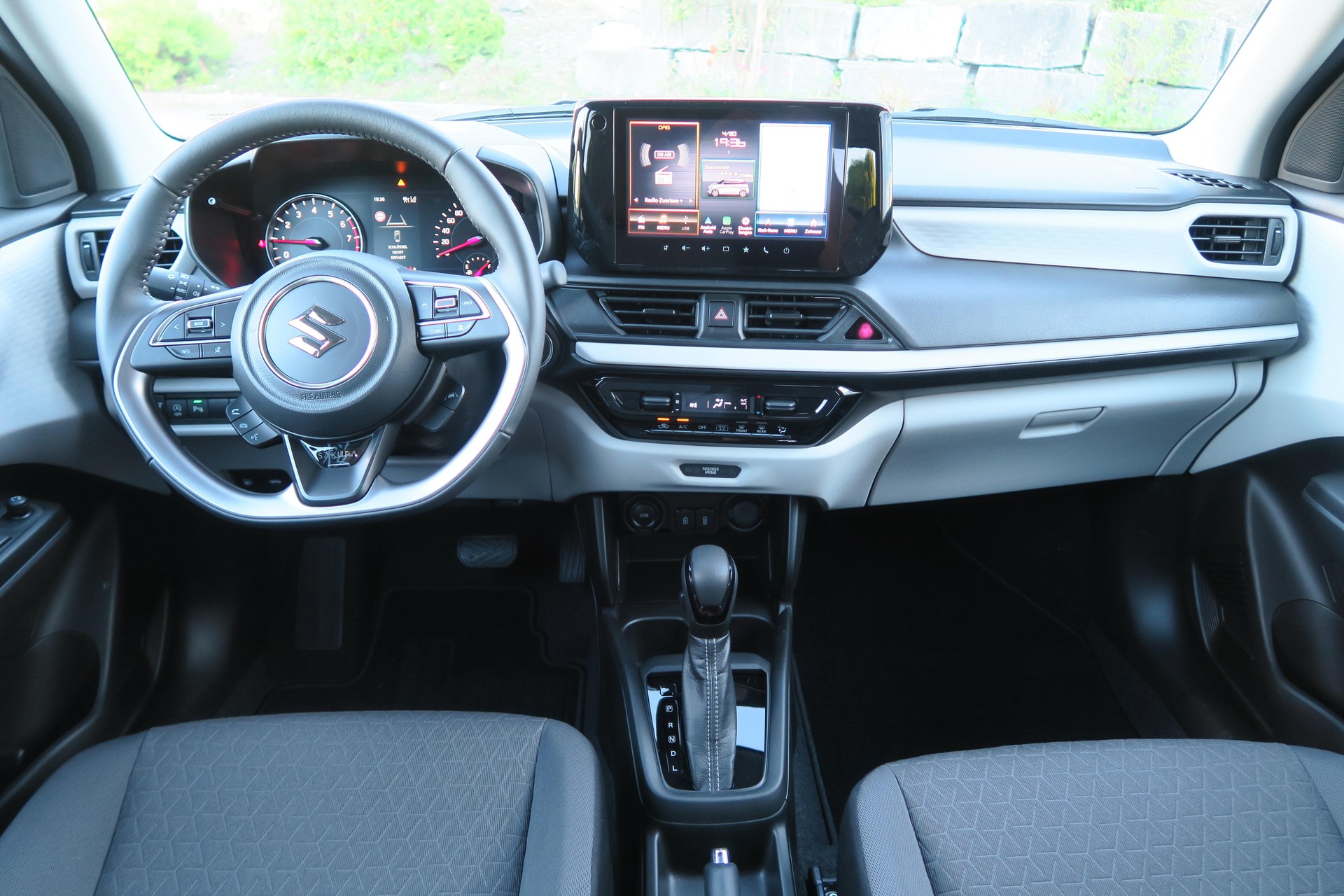 SUZUKI Swift 1.2 Sakura Hybrid-image-6