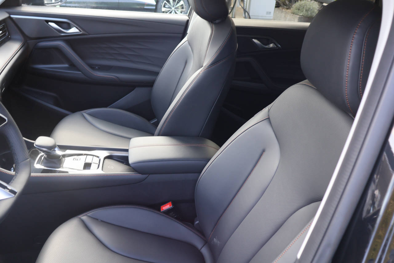 MG HS 1.5 Hybrid Luxury-image-12