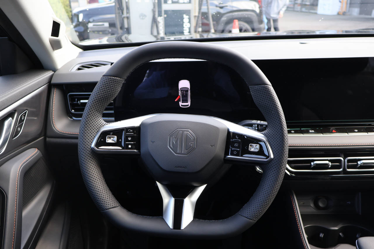 MG HS 1.5 Hybrid Luxury-image-9