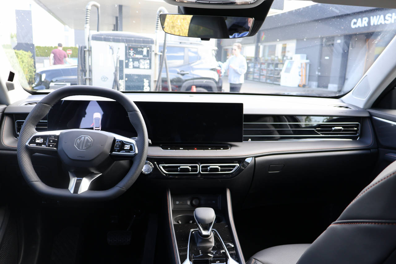 MG HS 1.5 Hybrid Luxury-image-10