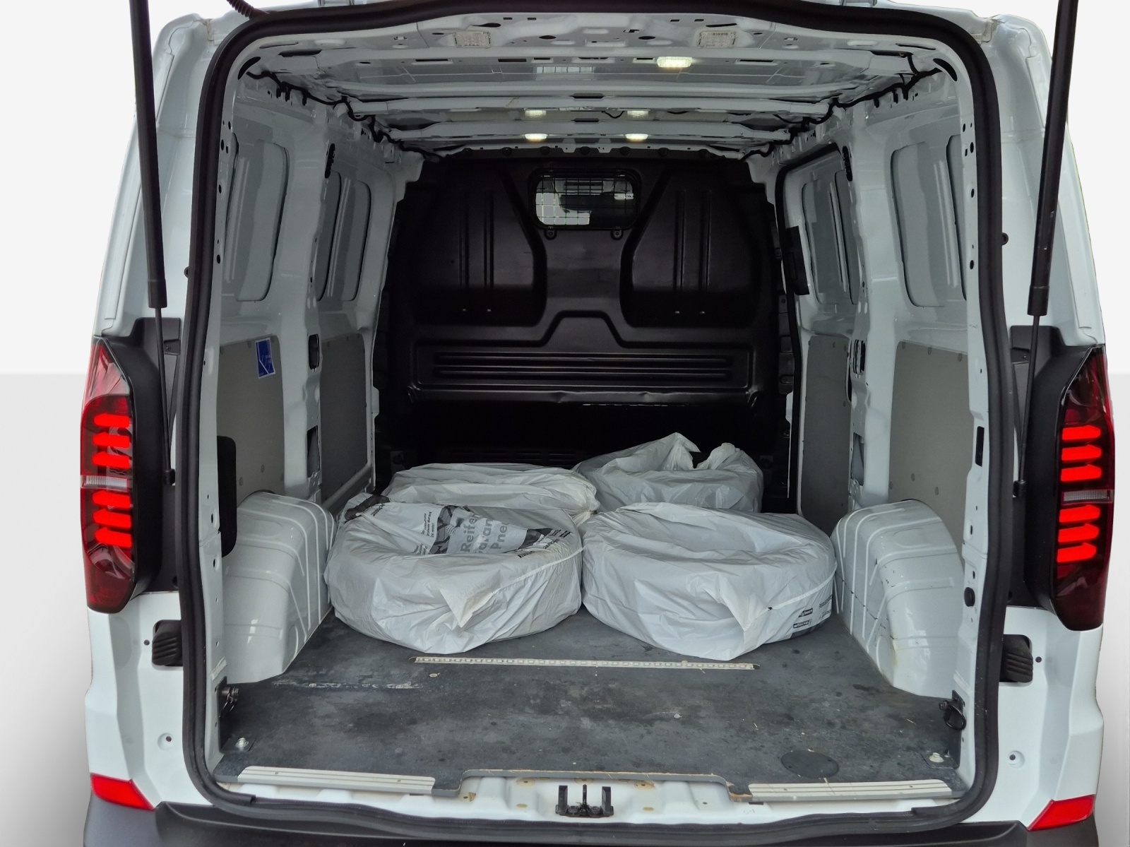 VW Transporter 2.0 TDI-image-8