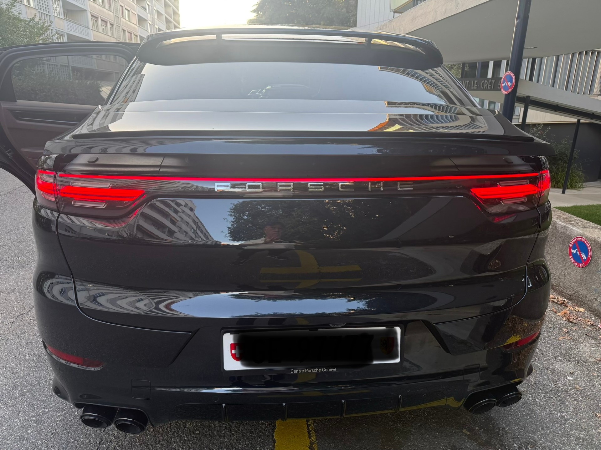 PORSCHE 3.0 V6 E-Hybrid Coupé Platinum Edition-image-4