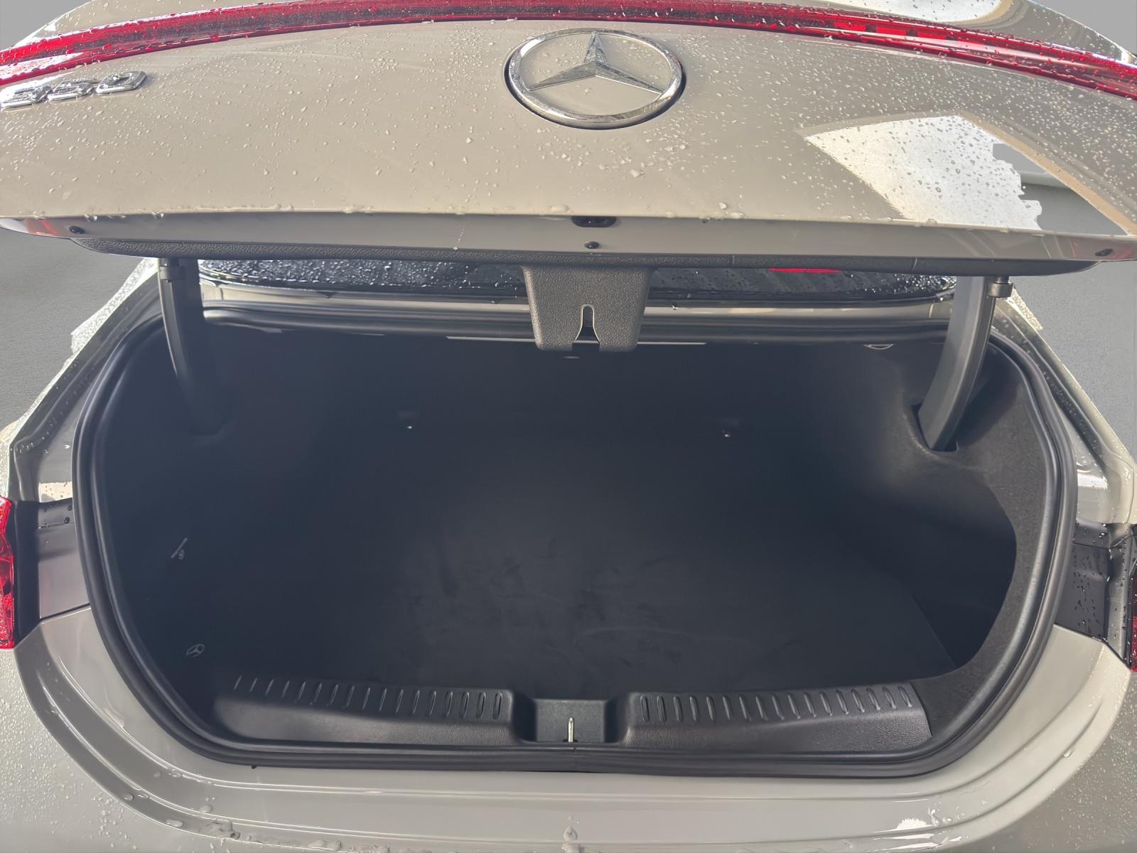 MERCEDES-BENZ CLA 350 4 Matic 85 kWh EQ-image-14