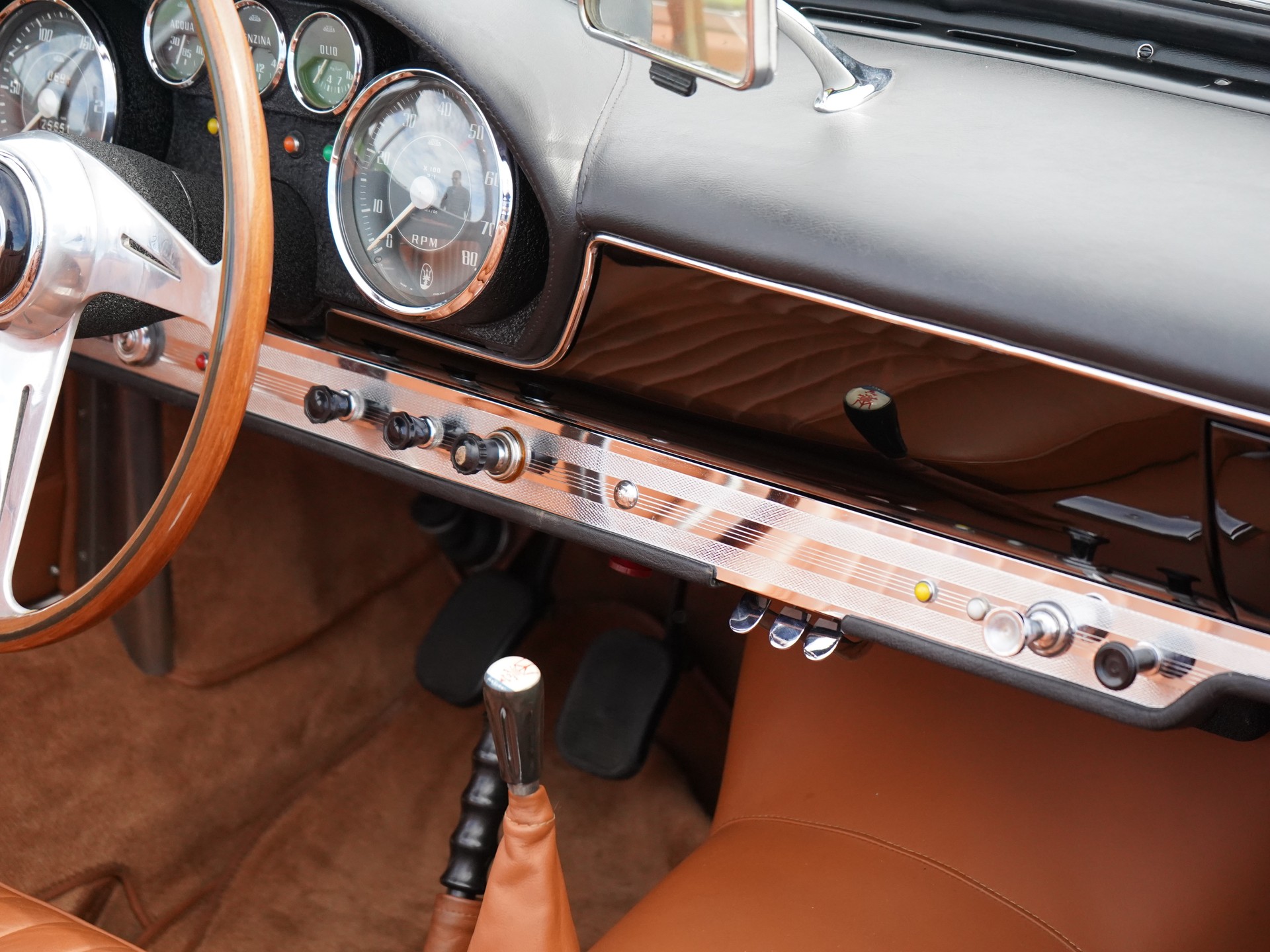 MASERATI 3500 GT Vignale Spyder-showroom-element-3
