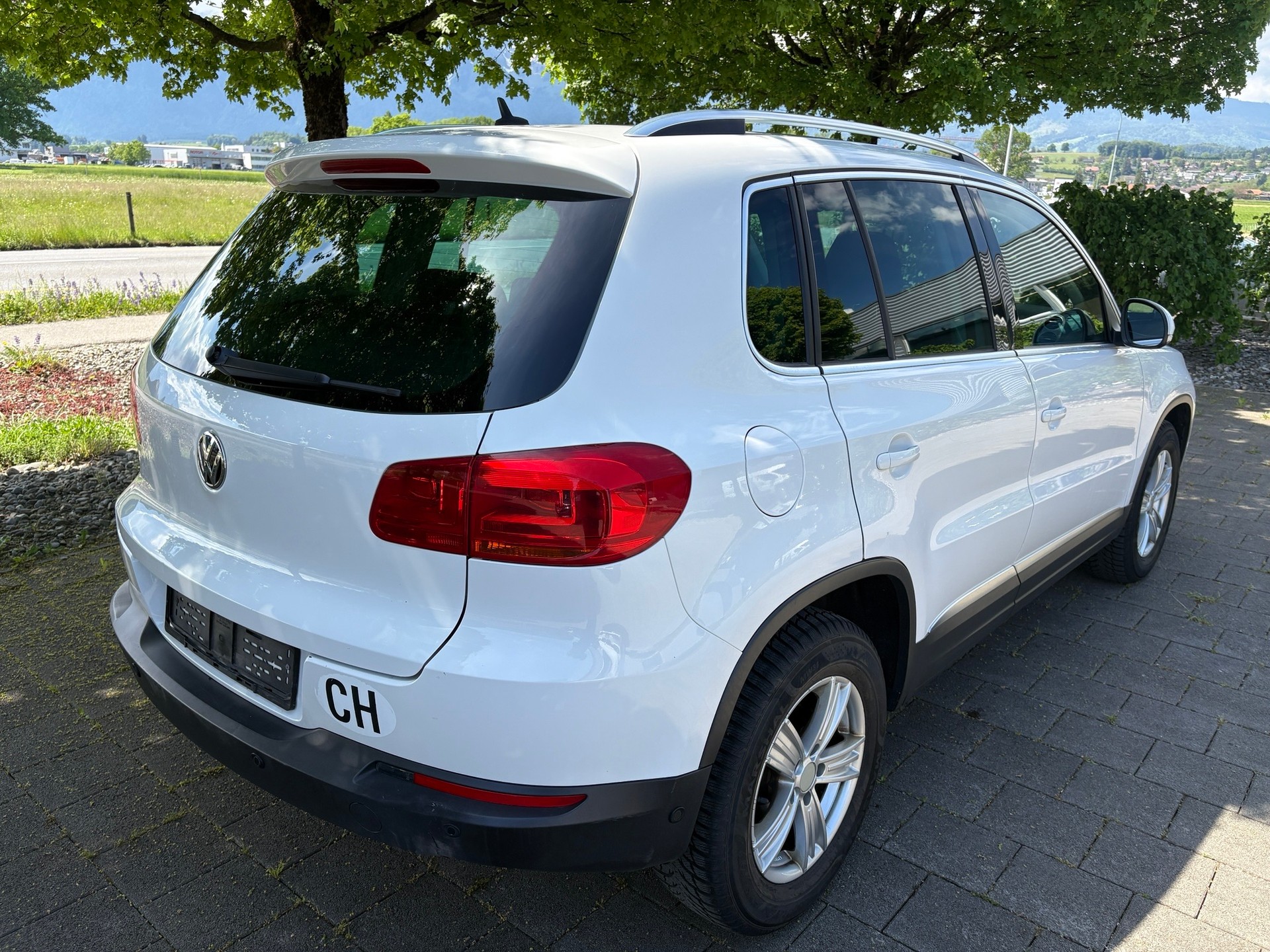 VW Tiguan 2.0 TDI Sport&Style 4Motion-image-2