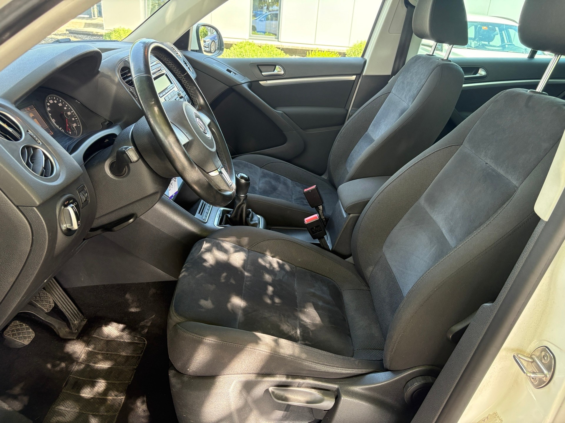 VW Tiguan 2.0 TDI Sport&Style 4Motion-image-5