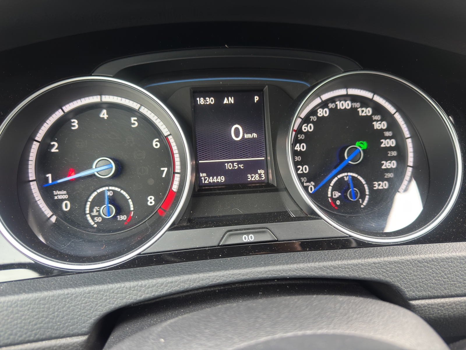 VW Golf 2.0 TSI R 4Motion DSG-image-10