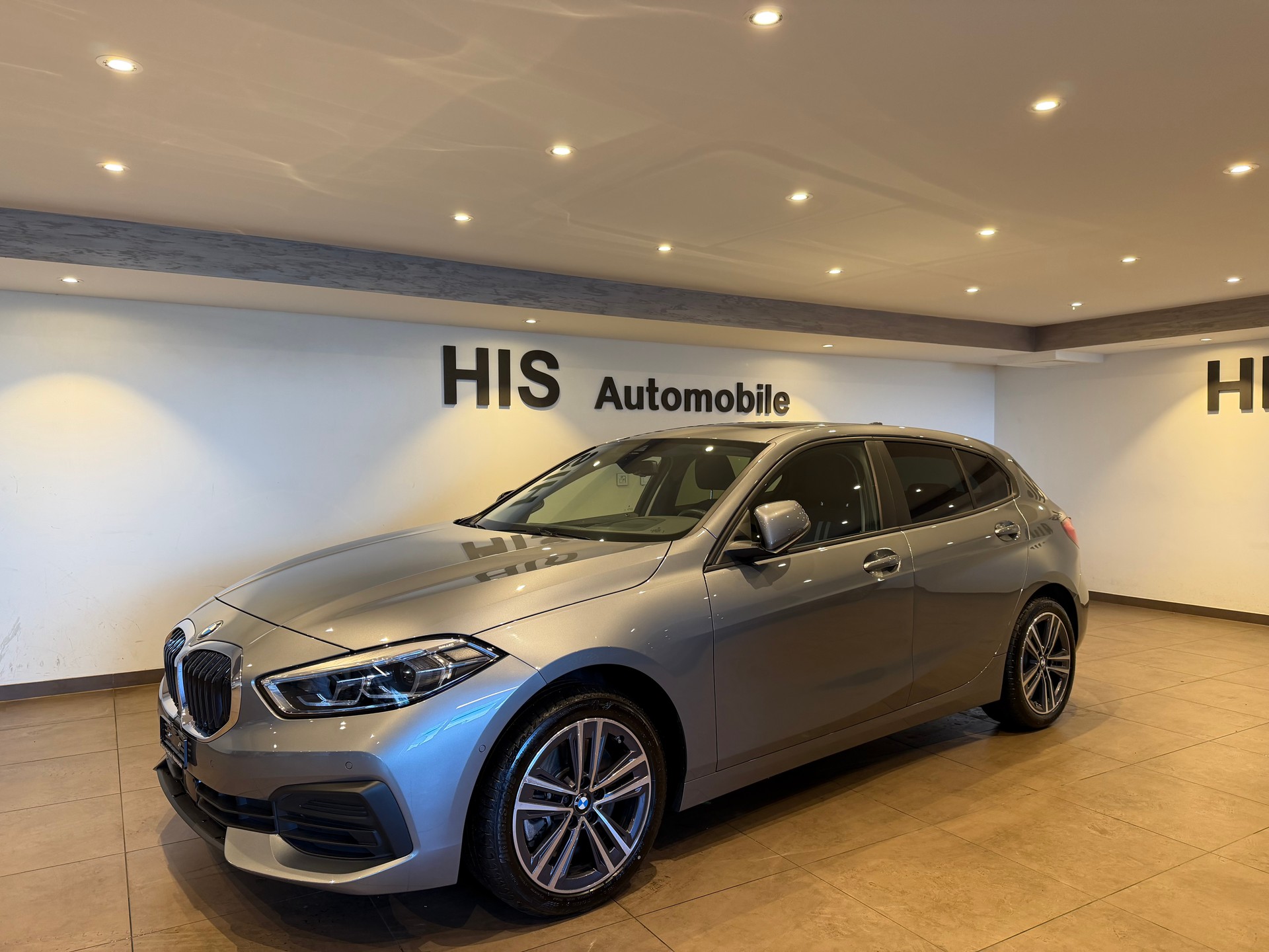 BMW 120d xDrive M-Sport-showroom-element-2