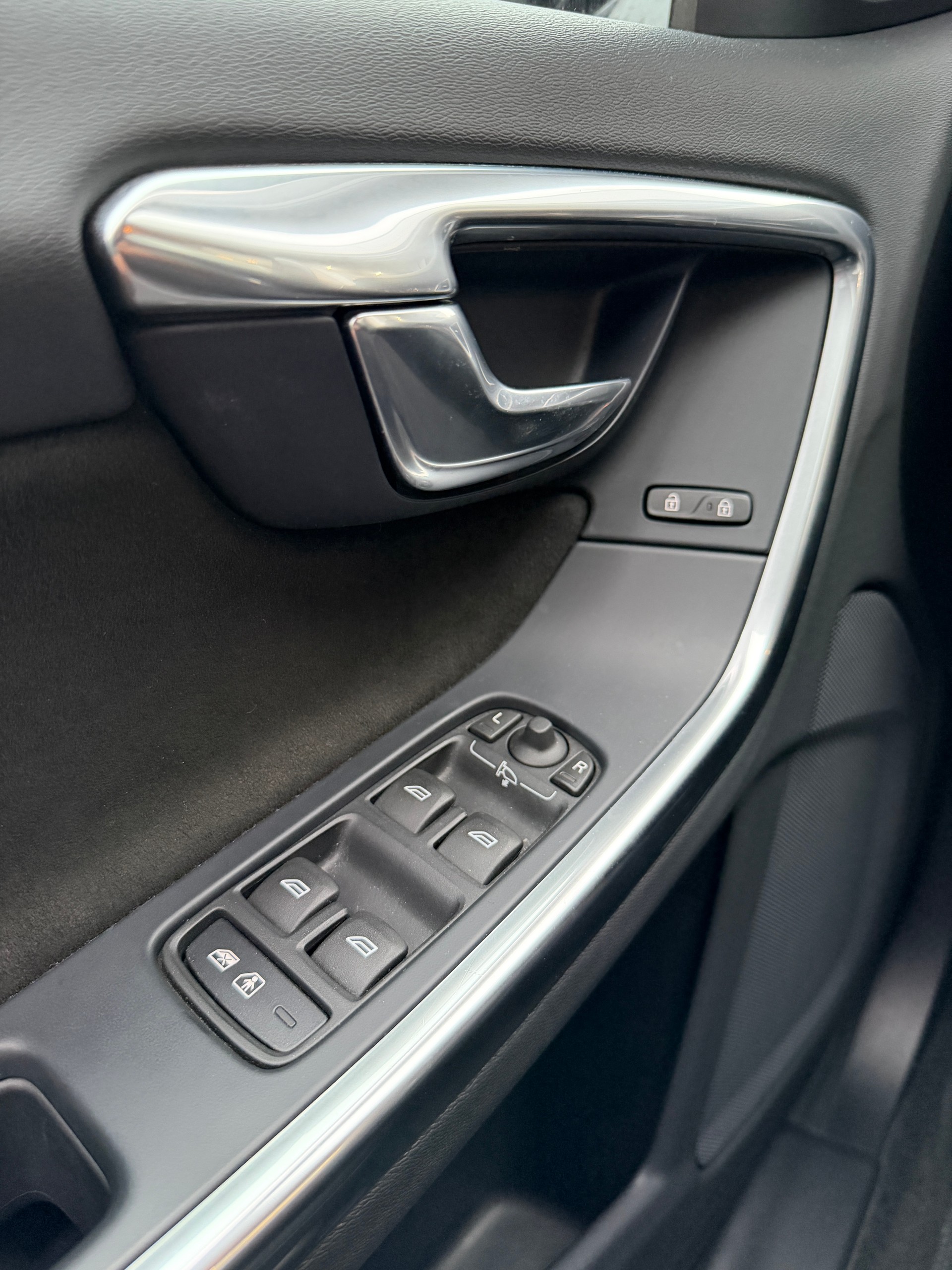 VOLVO V60 2.0 T6 Polestar AWD-image-11