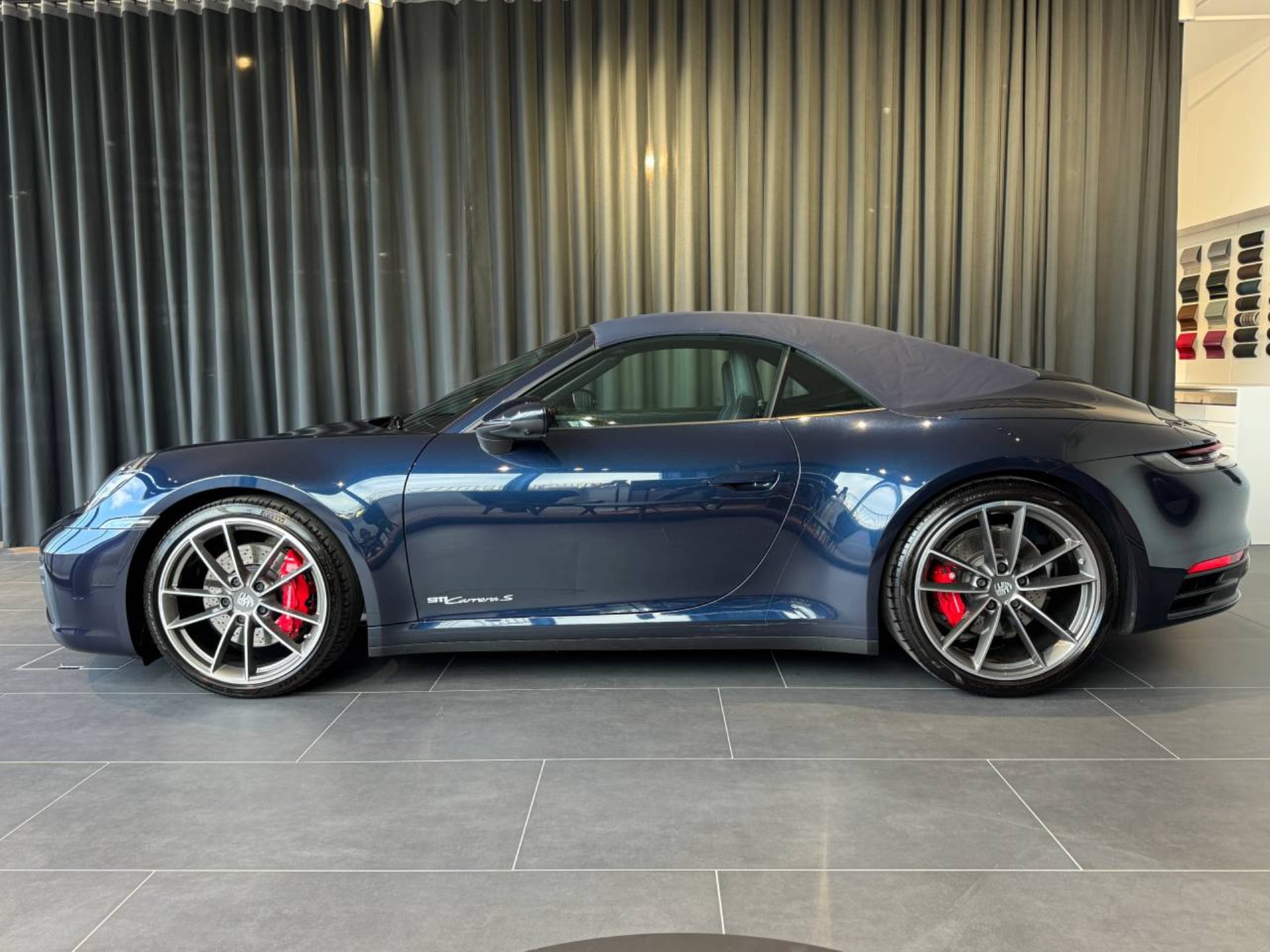 PORSCHE 911 Carrera 4S Cabriolet-image-12