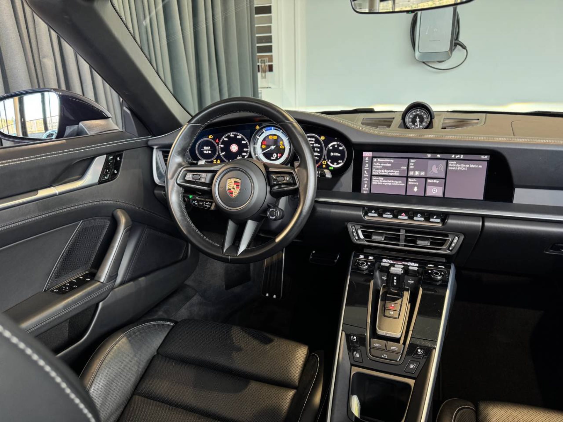 PORSCHE 911 Carrera 4S Cabriolet-image-18