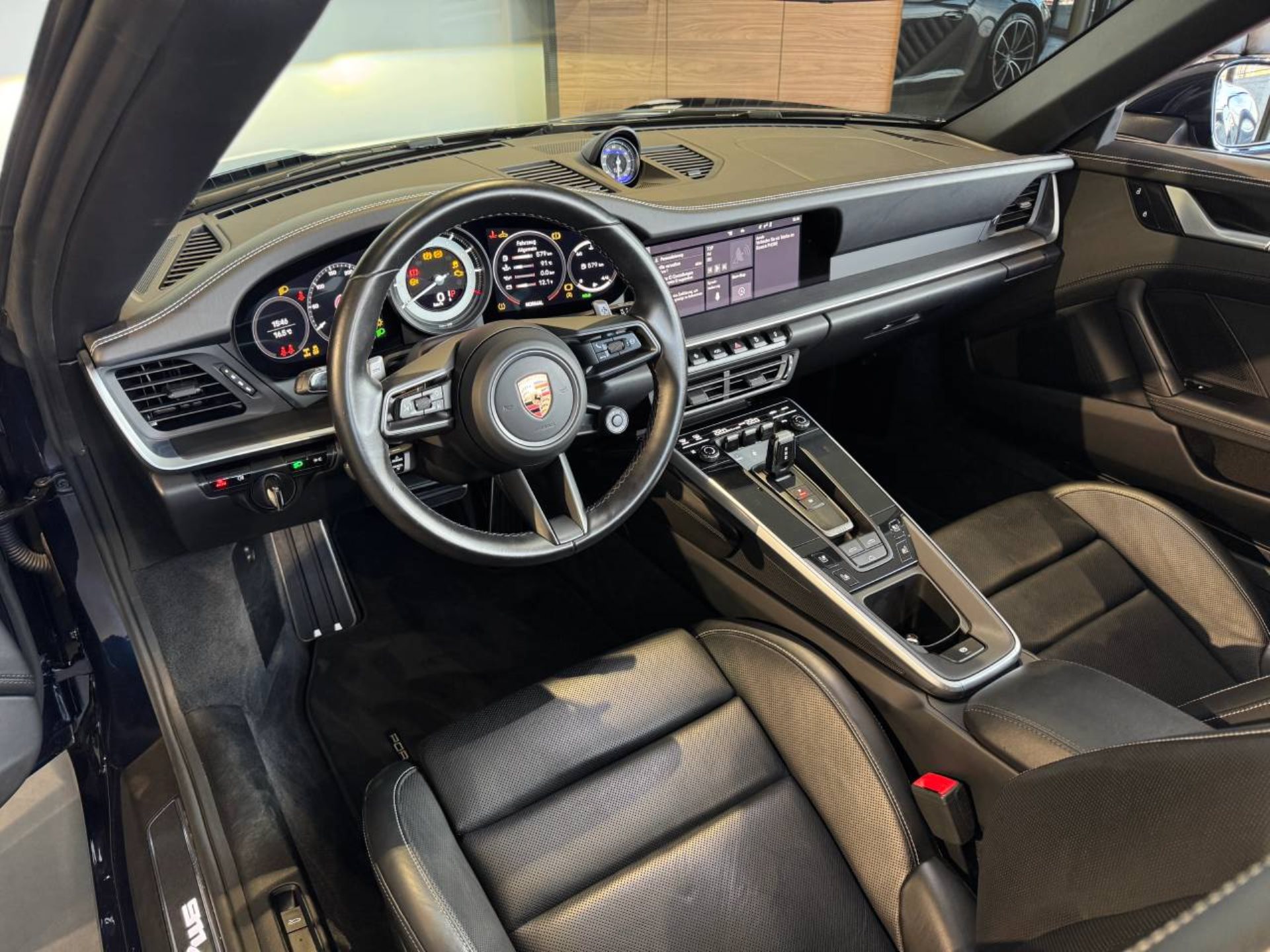 PORSCHE 911 Carrera 4S Cabriolet-image-15