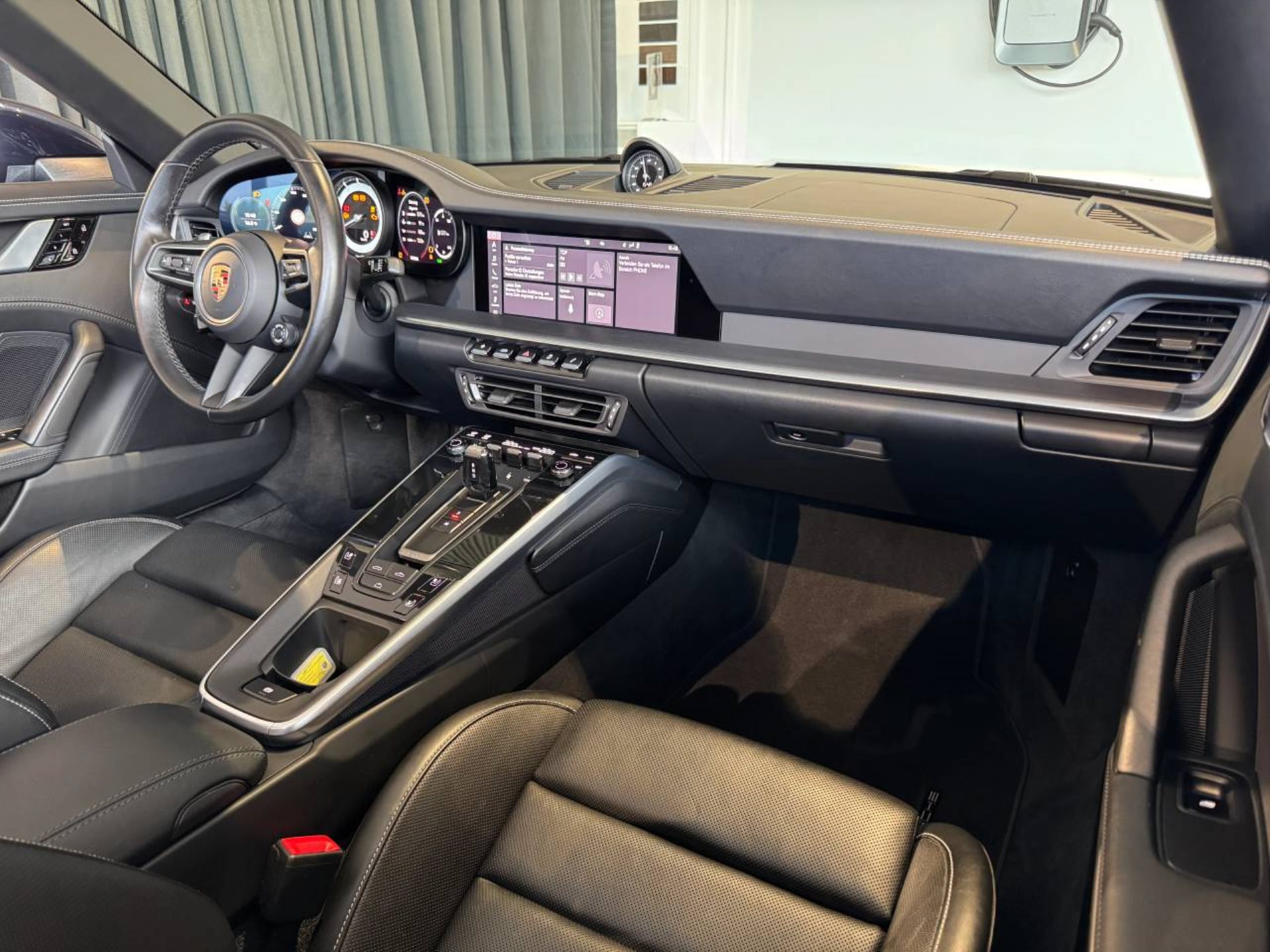 PORSCHE 911 Carrera 4S Cabriolet-image-24