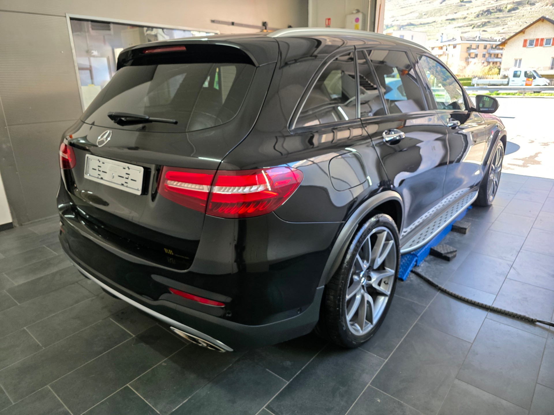 MERCEDES-BENZ GLC 43 AMG 4Matic 9G-Tronic-image-2