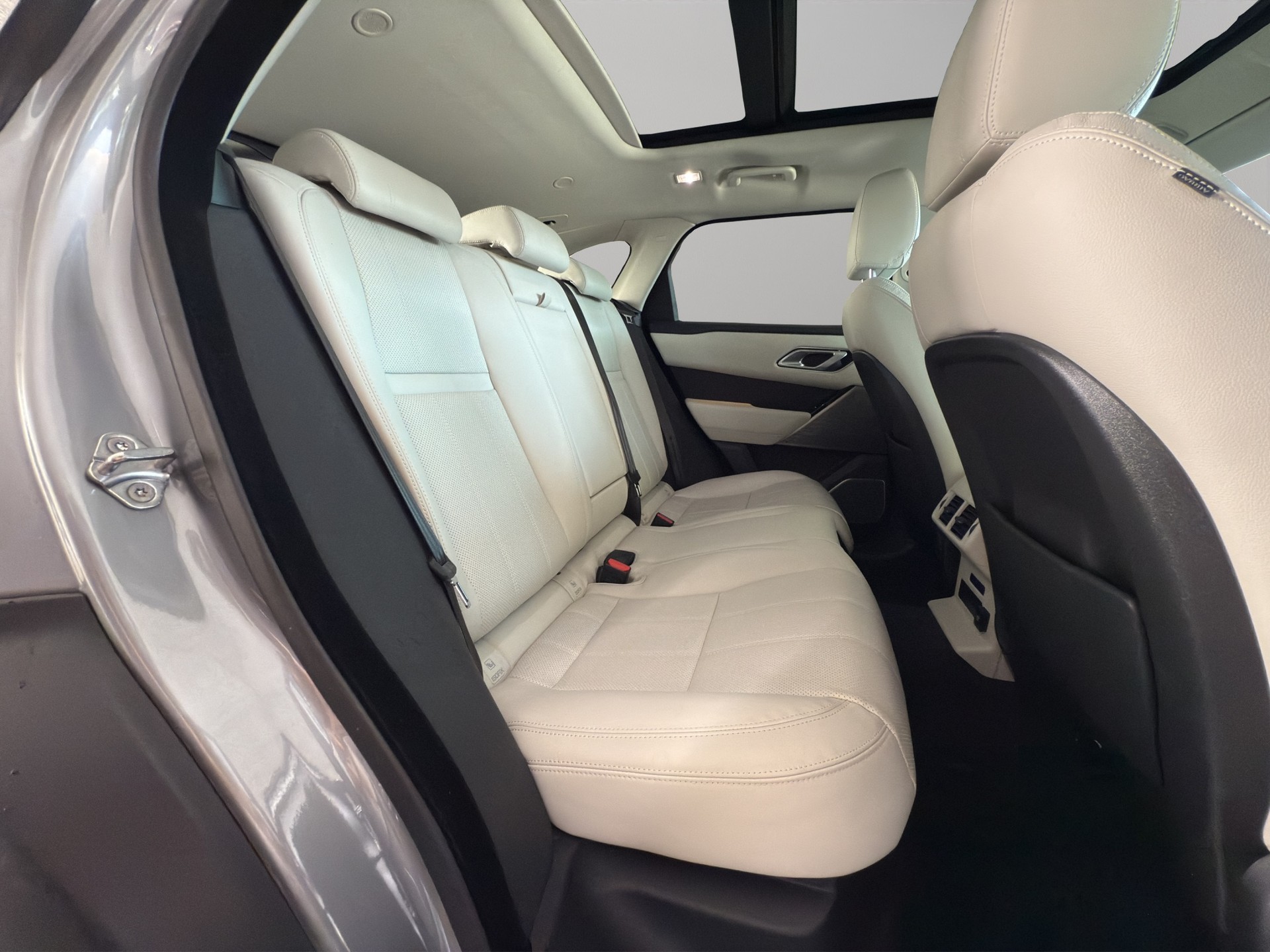 LAND ROVER Range Rover Velar 2.0 T SE-image-16
