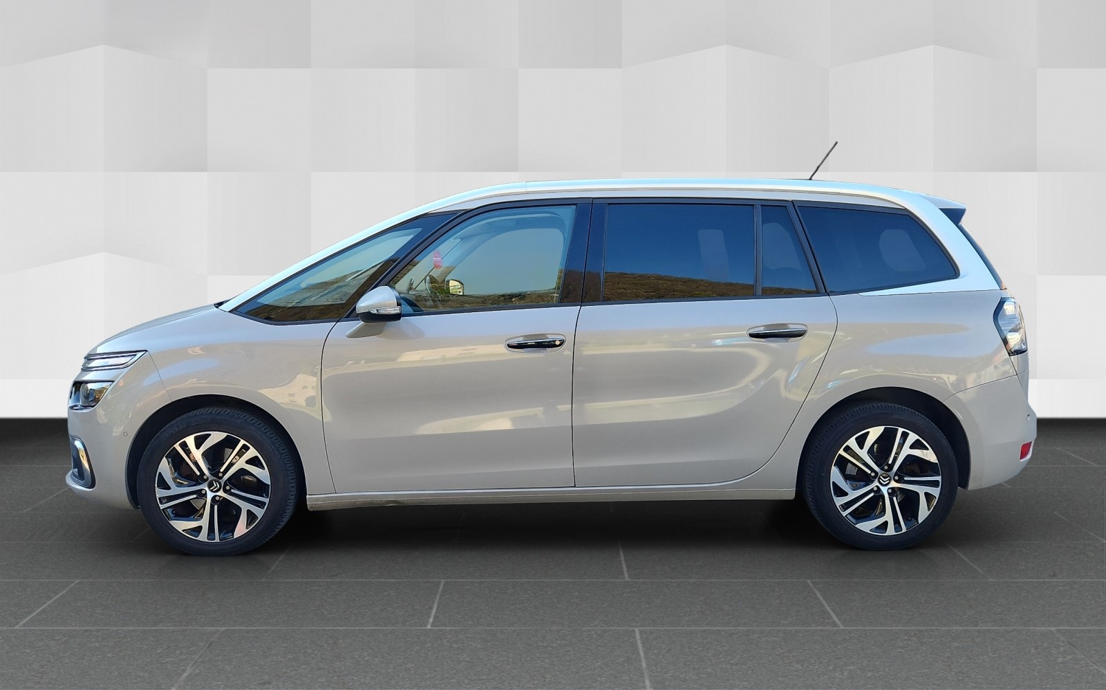CITROEN Grand C4 Picasso 1.6i 16V THP Shine EAT6-image-6