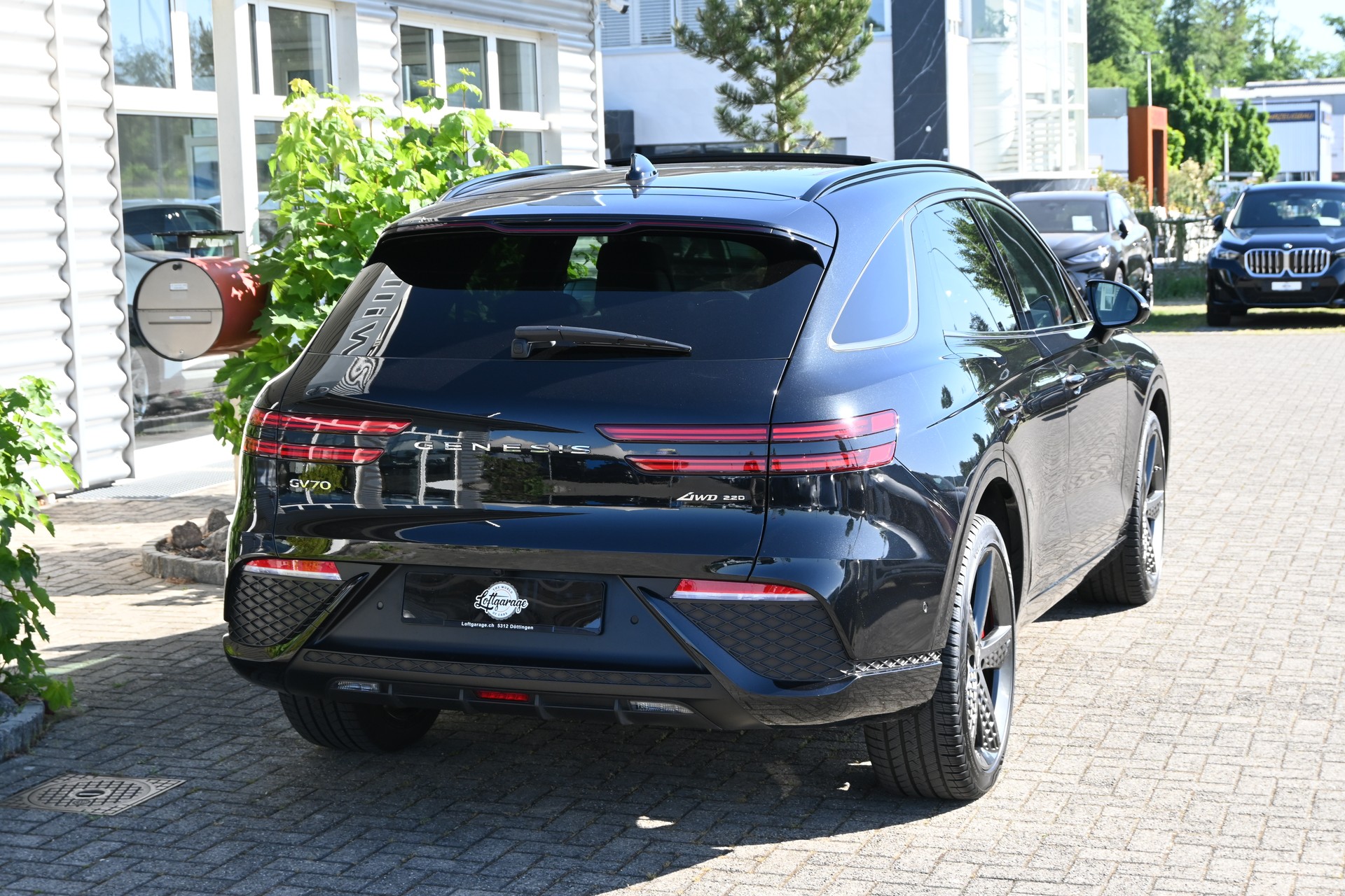 GENESIS GV70 2.2 CRDI Luxury Black/Black AT8 AWD 4X4 + Voll-Ausstattung-image-7